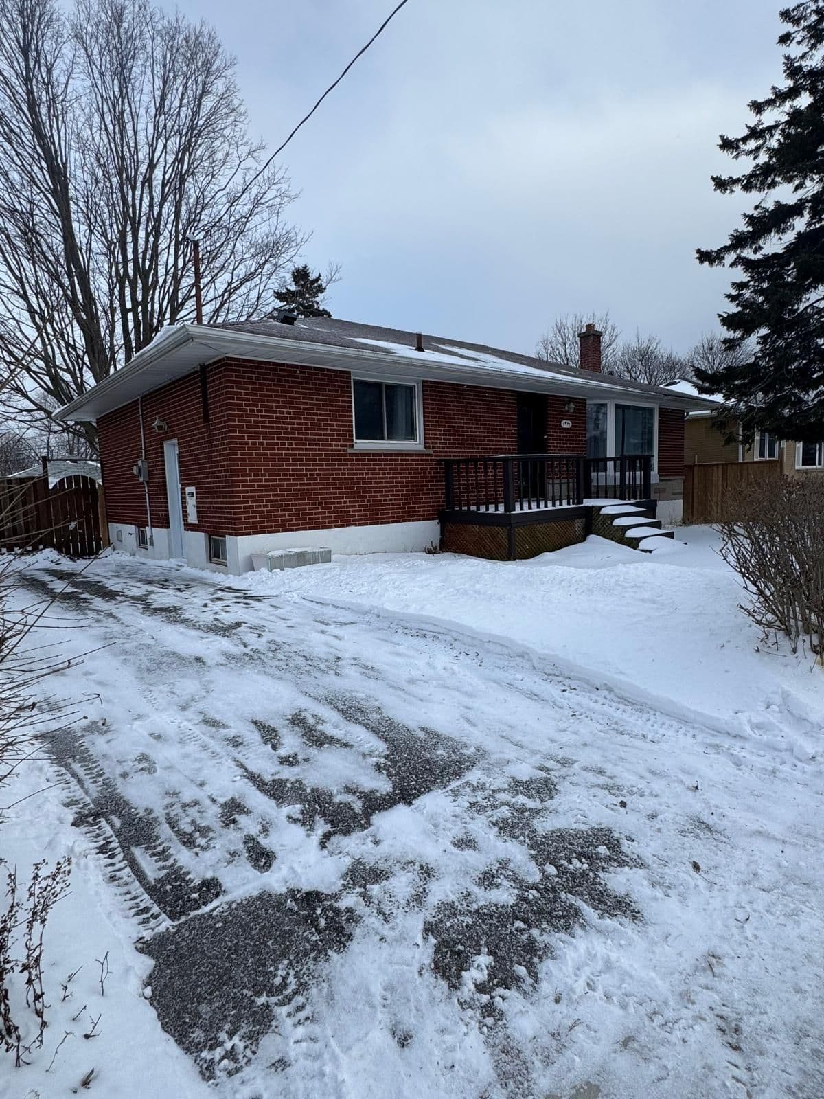 1467 Oxford Street, Oshawa, ON L1J 3W9