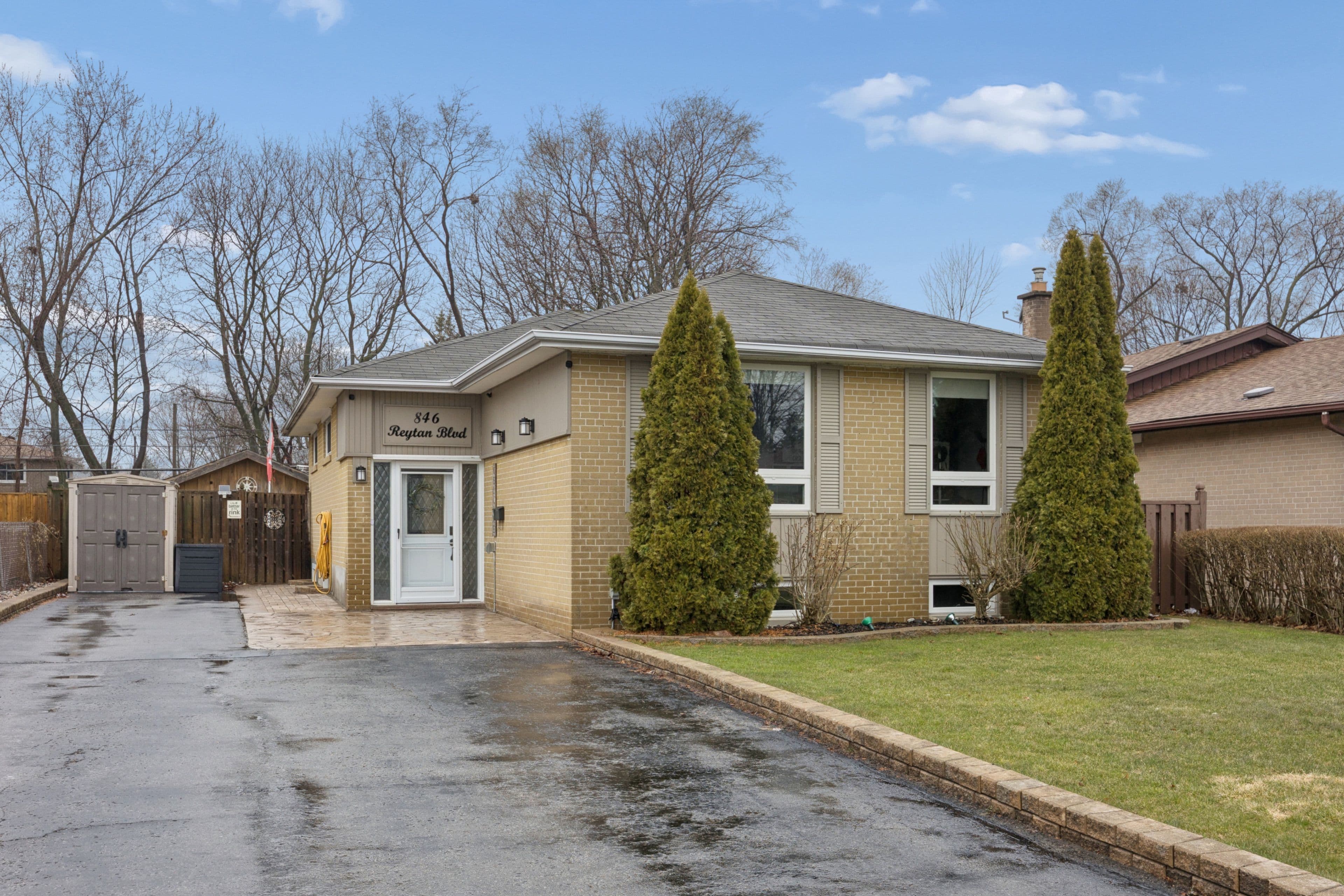 846 Reytan Boulevard Lower, Pickering, ON L1W 1Y5
