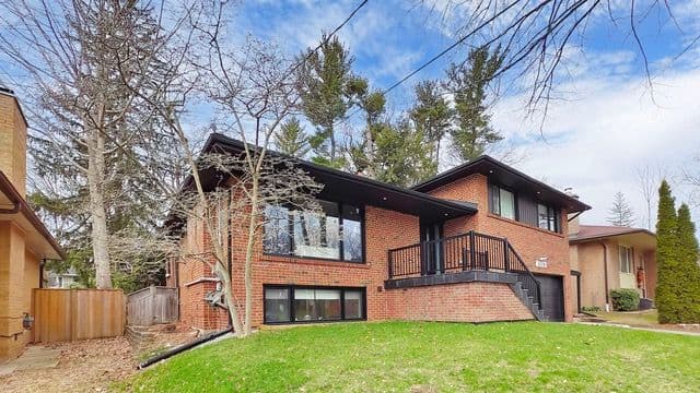 3170 The Credit Woodlands N/A Lower, Mississauga, ON L5C 2J4