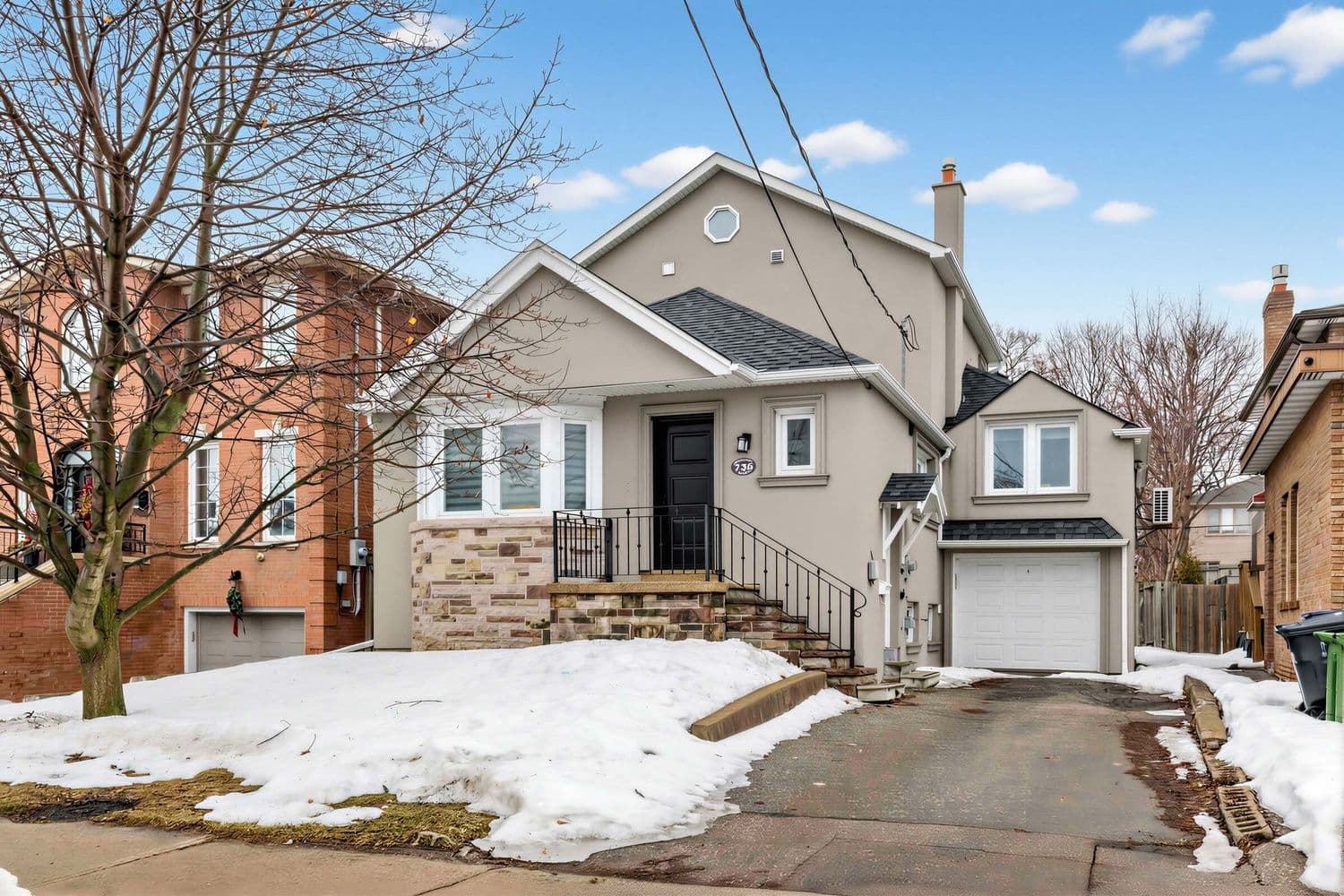 736 Glencairn Avenue, Toronto C04, ON M6B 2A1