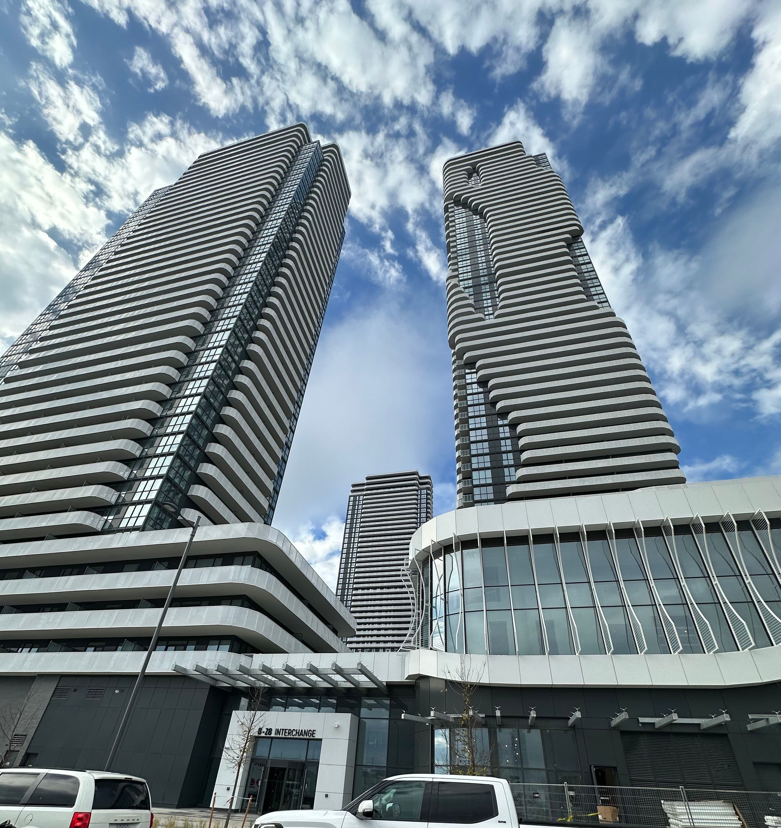 28 Interchange Way 3815, Vaughan, ON L4K 0P8