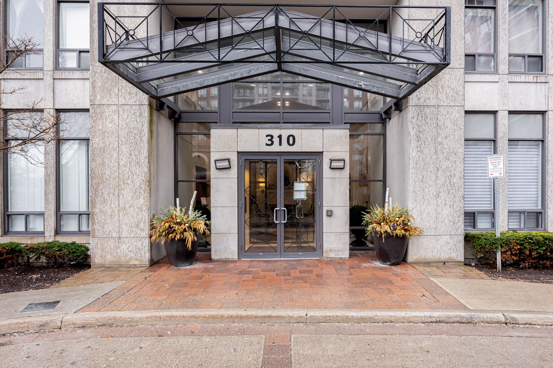 310 Red Maple Road 201, Richmond Hill, ON L4C 0T7