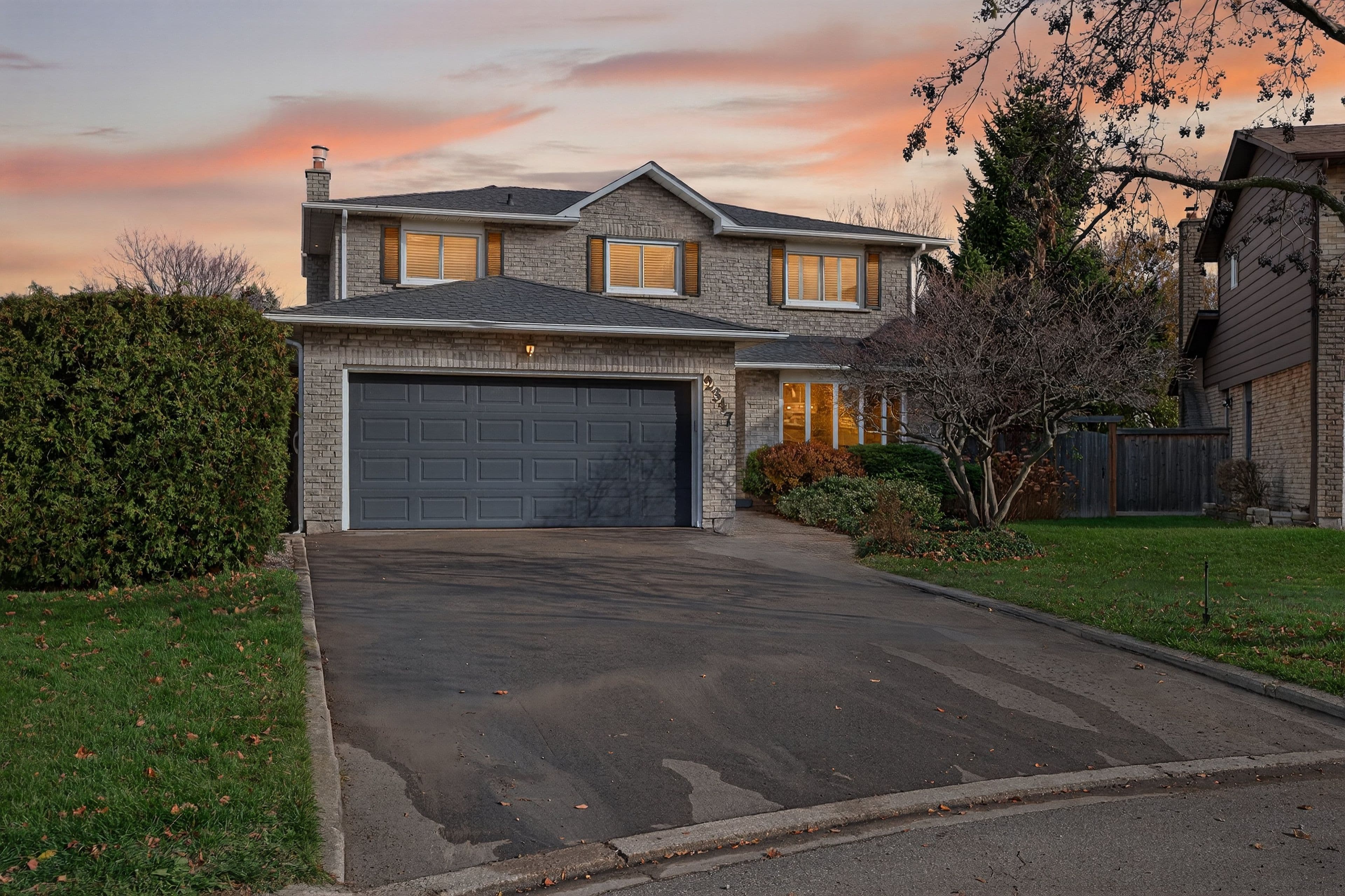 2347 Tweedsmuir Court, Burlington, ON L7P 4K9