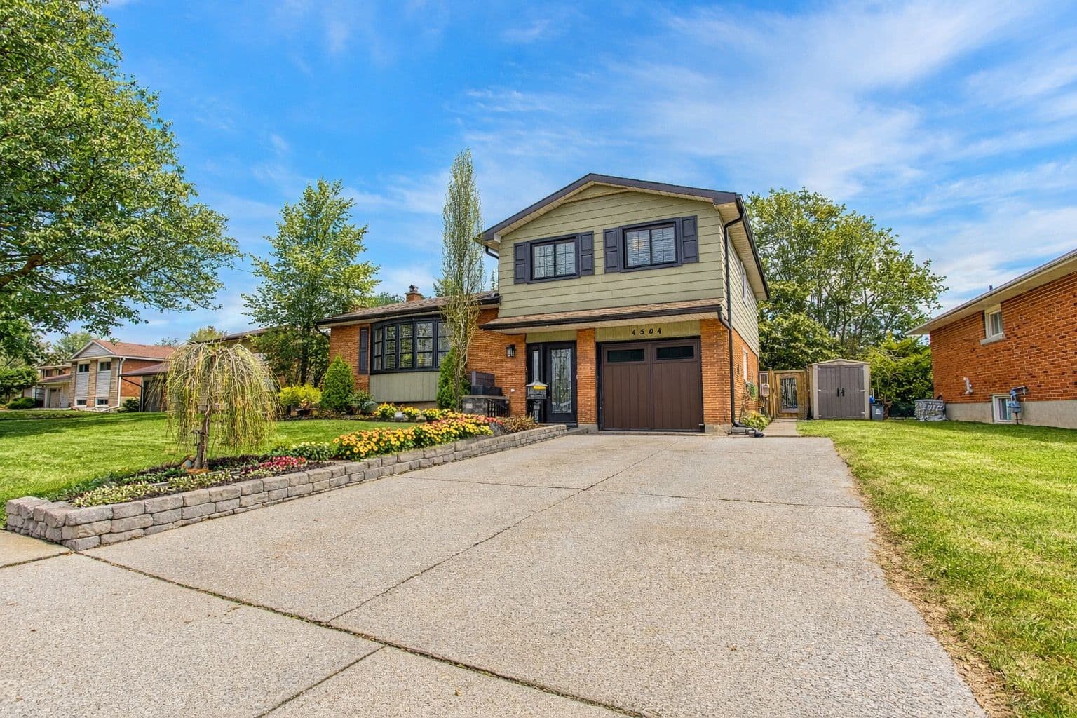 4504 Queensway Gardens, Niagara Falls, ON L2E 6P7