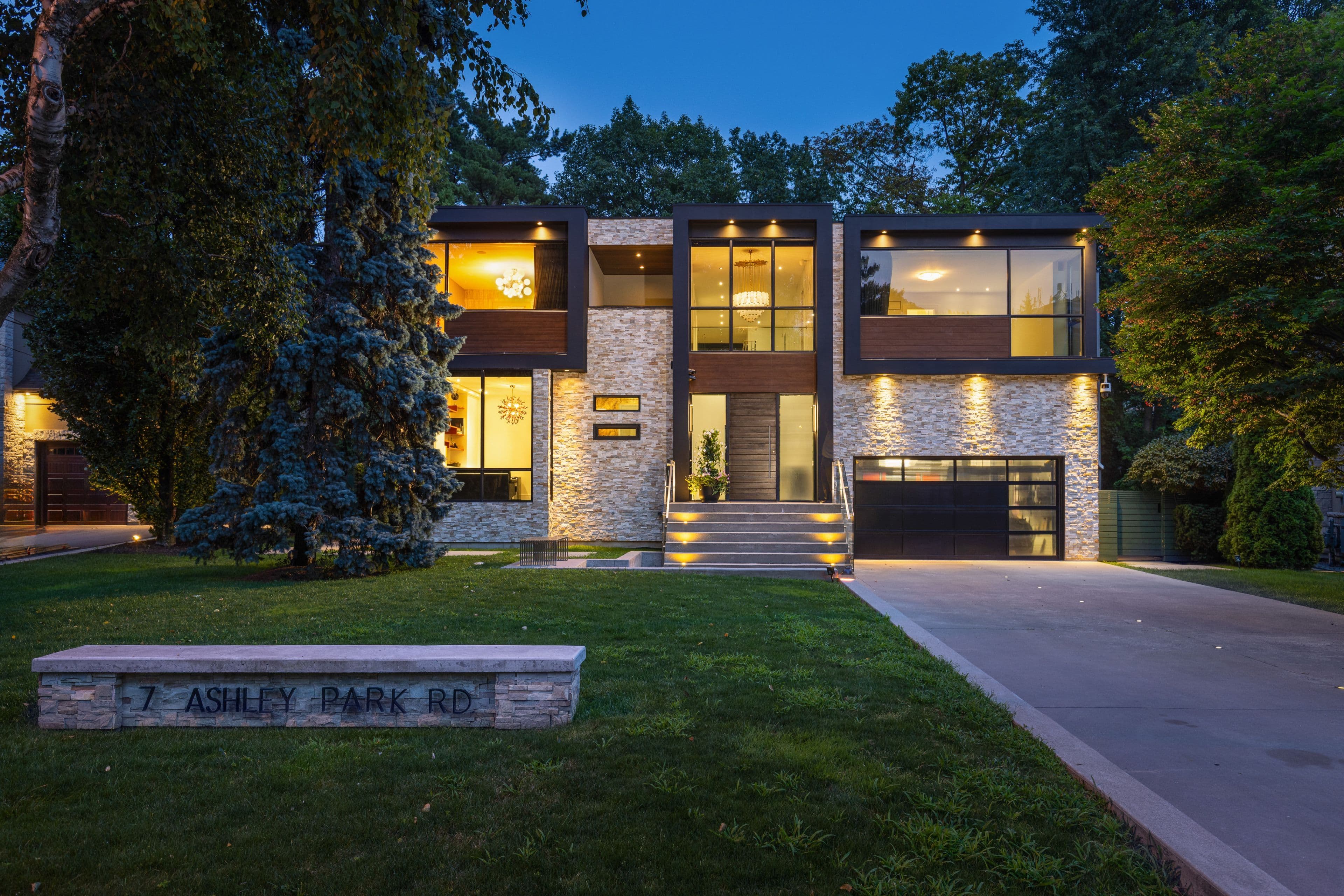 7 Ashley Park Road, Toronto W08, ON M9A 4C9