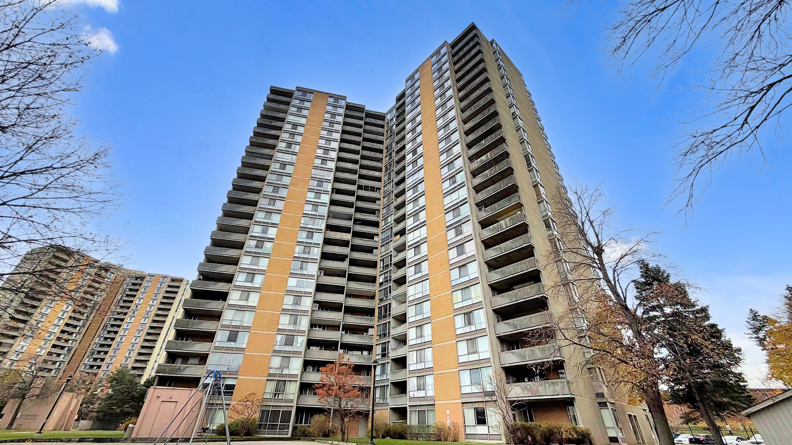 10 Martha Eaton Way 713, Toronto W04, ON M6M 5B3