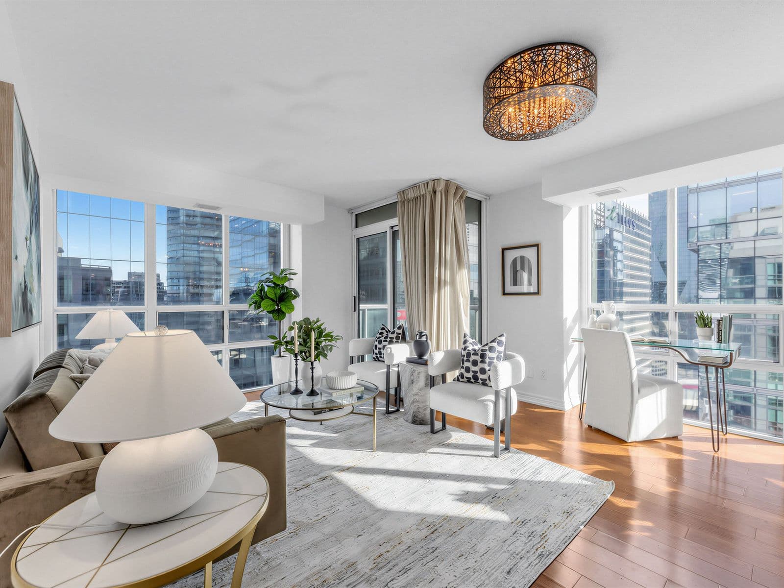 30 Grand Trunk Crescent 3906, Toronto C01, ON M5J 3A4