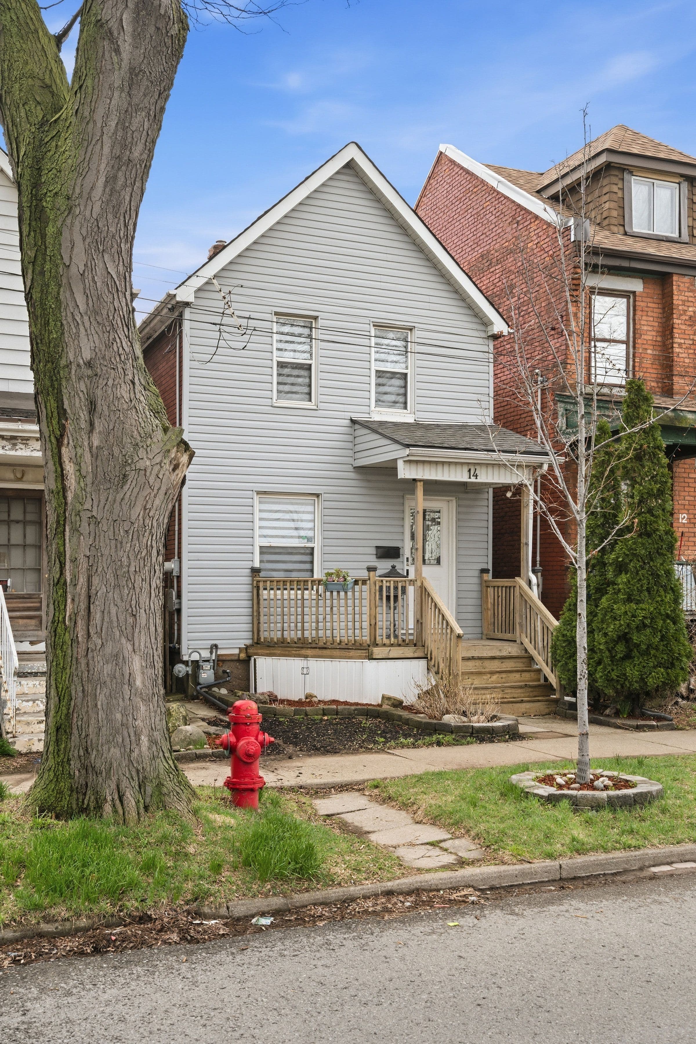 14 Mars Avenue, Hamilton, ON L8L 3V8