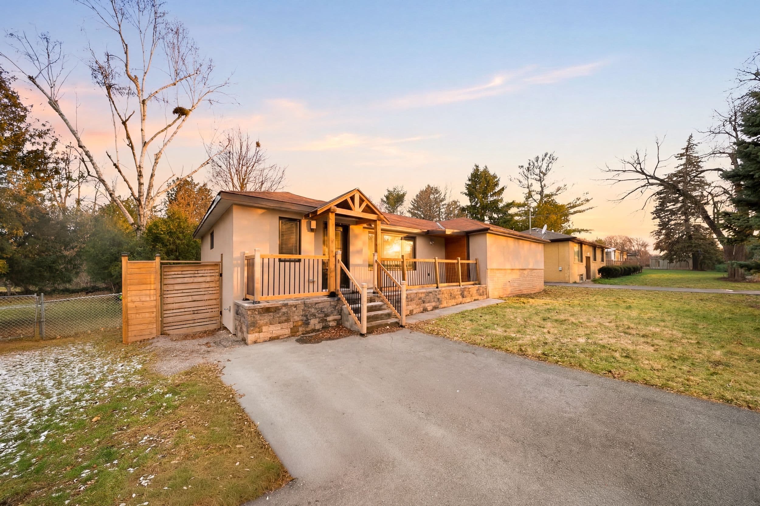 208 Glen Oak Drive, Oakville, ON L6K 2J2