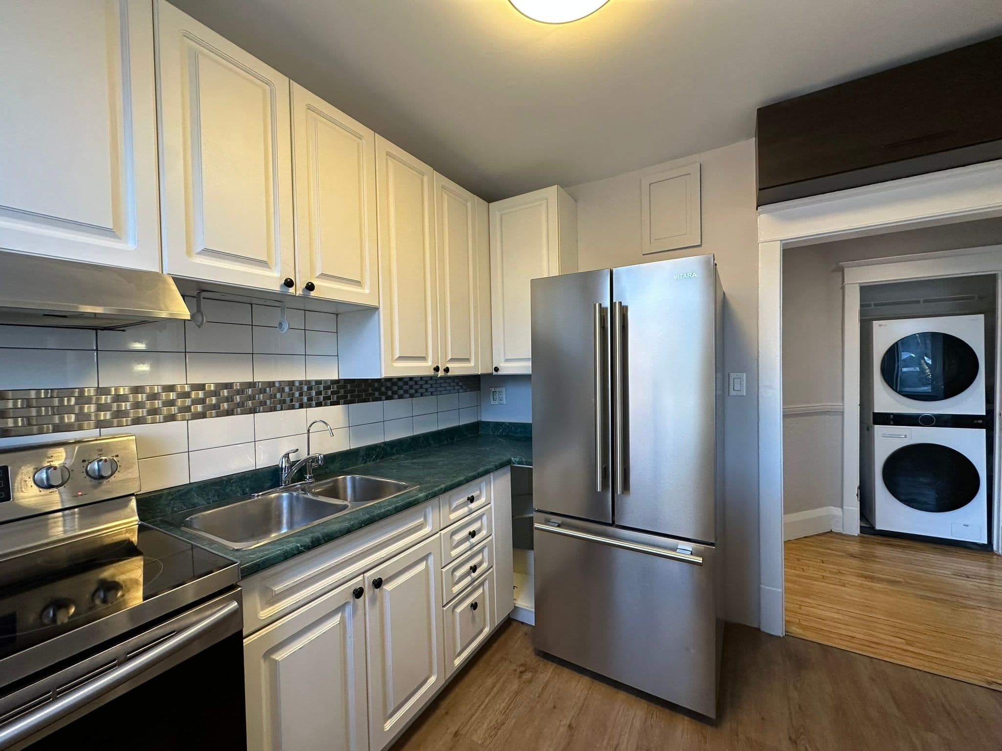 63A Garden Avenue 2, Toronto W01, ON M6R 1H8