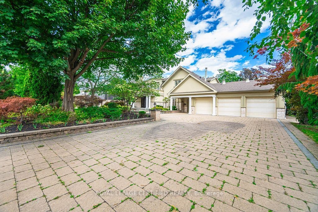 2197 Courrier Lane, Mississauga, ON L5C 1V1