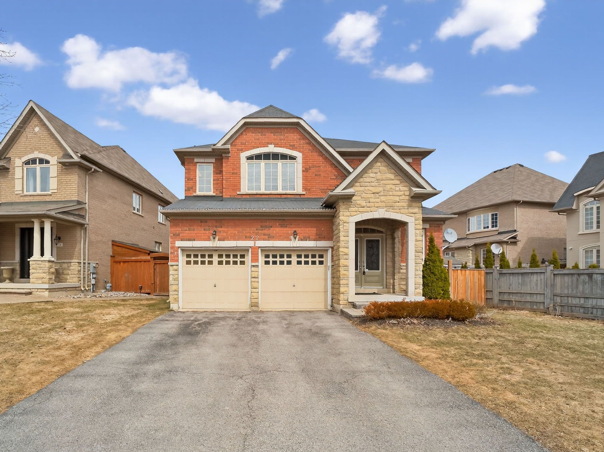22 Mccombe Lane, Vaughan, ON L6A 4G2