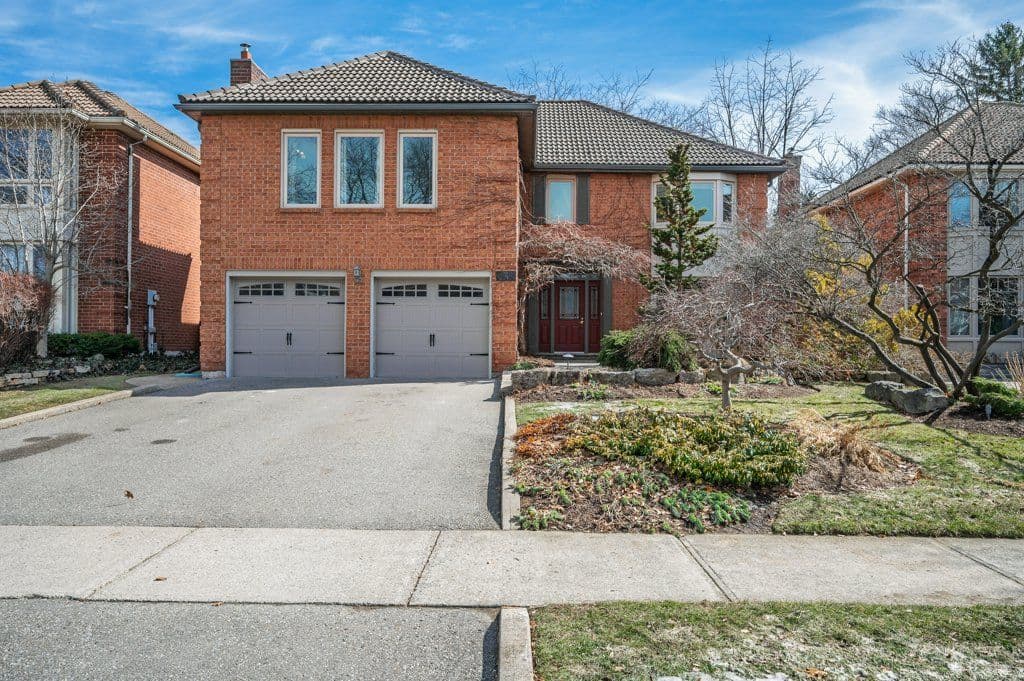 333 Claremont Crescent, Oakville, ON L6J 6J9
