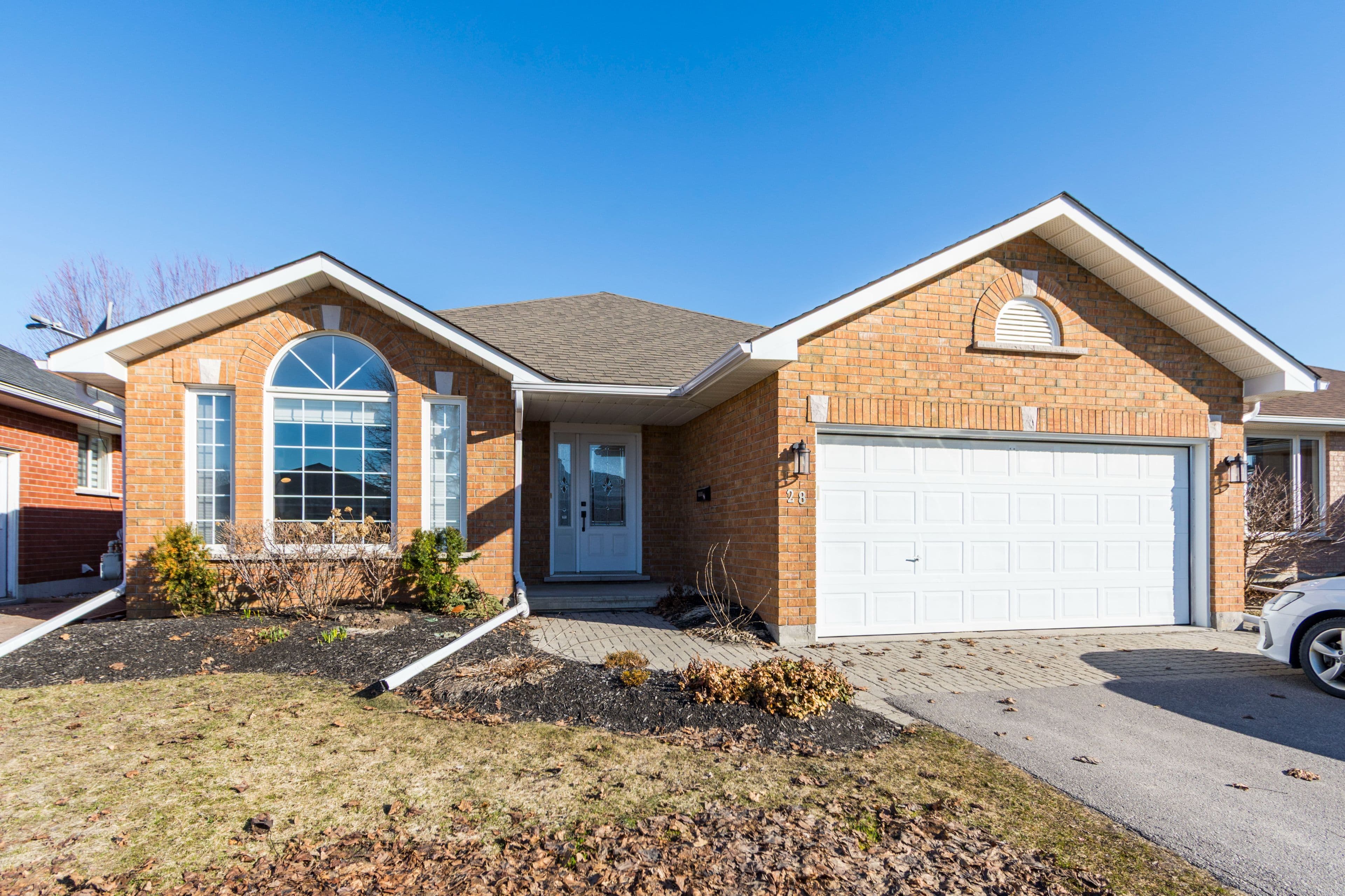 28 Hickory Grove, Belleville, ON K8N 5Y1