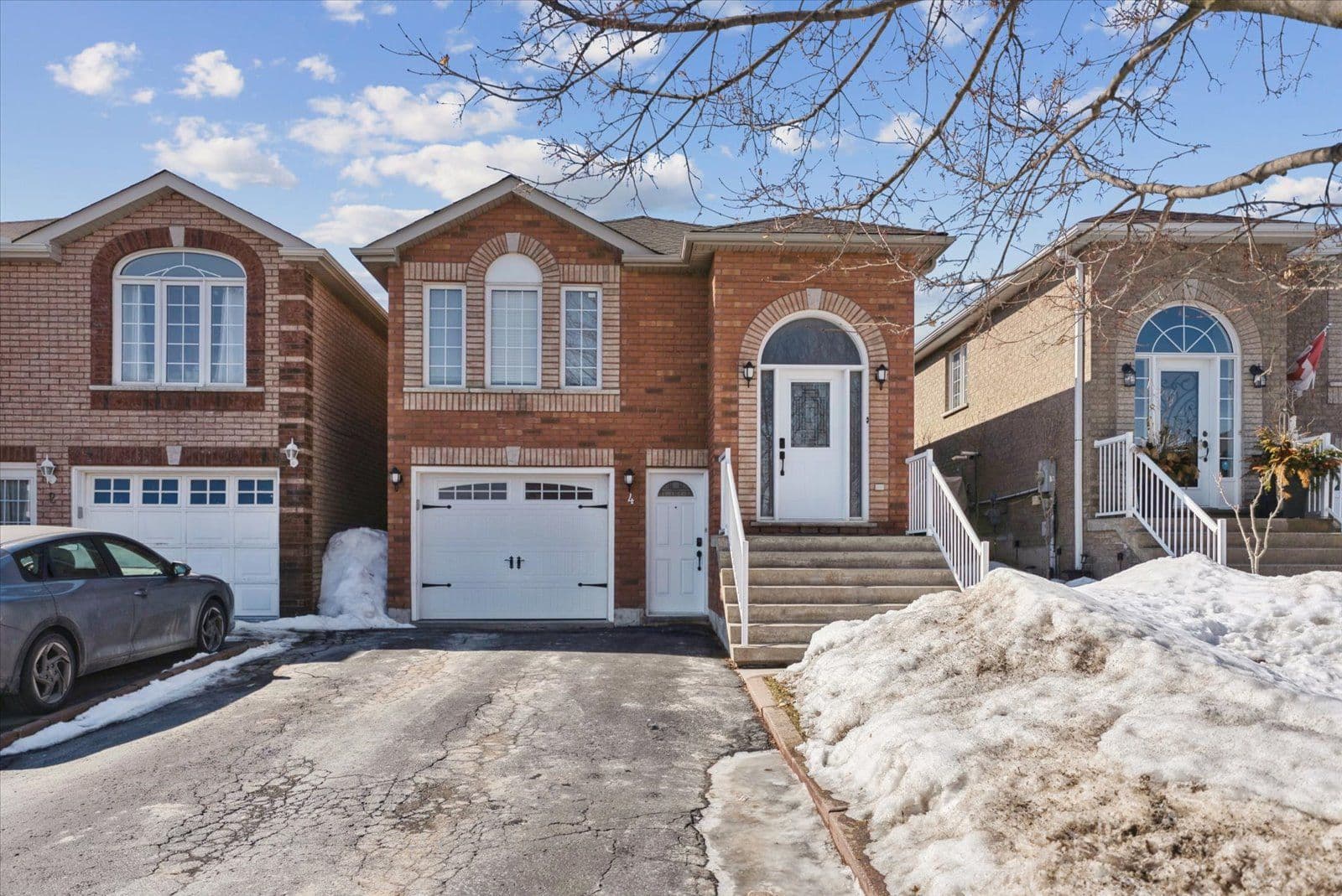 4 Smith Street, Bradford West Gwillimbury, ON L3Z 3C9