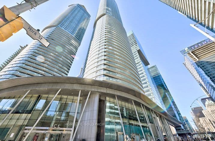 14 York Street 802, Toronto C01, ON M5J 0B1