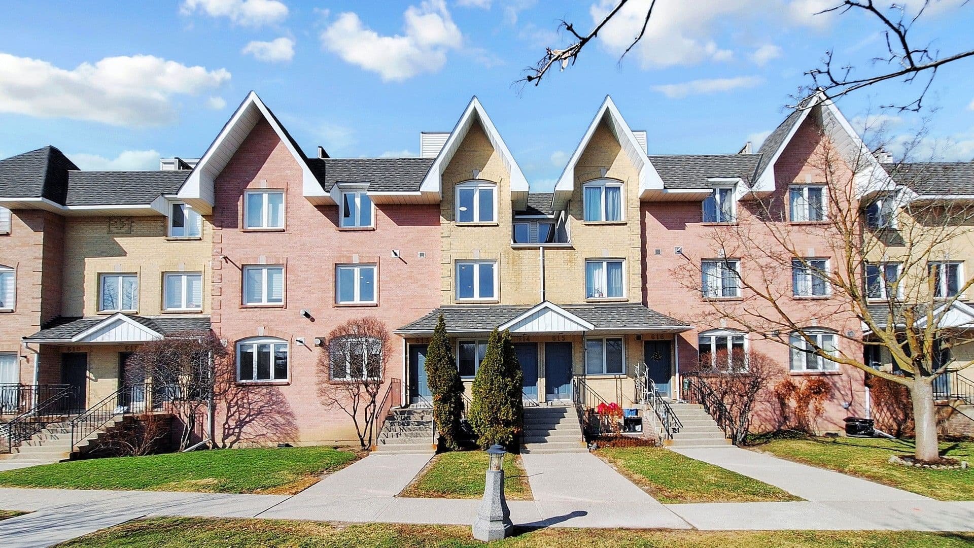 75 Weldrick Road E 614, Richmond Hill, ON L4C 0H9