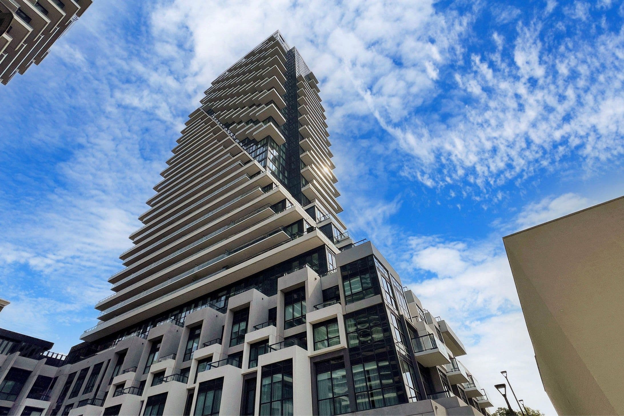 30 Inn on the Park Drive 1608, Toronto C13, ON M3C 0P8