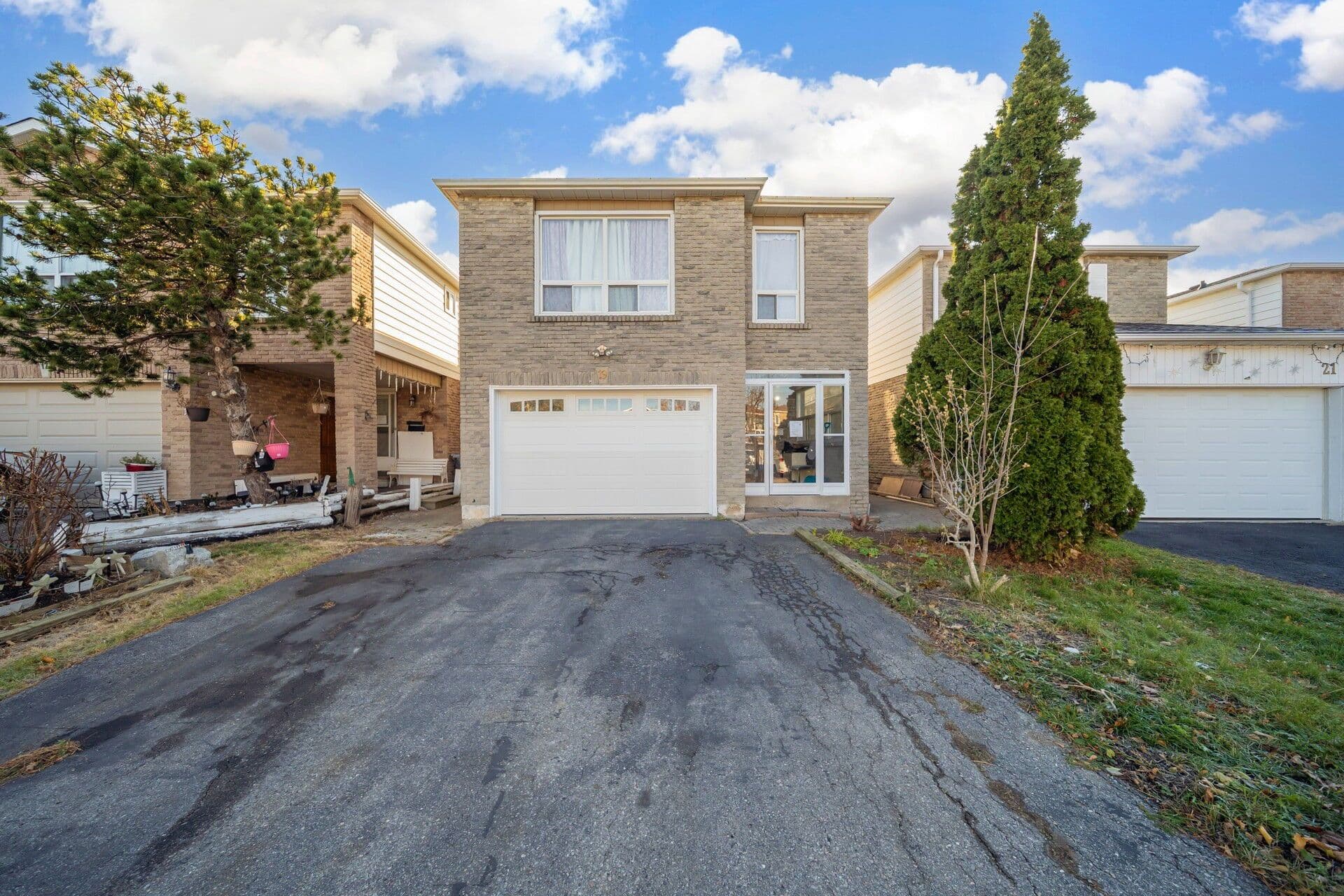 19 Pickard Lane, Brampton, ON L6Y 2M4