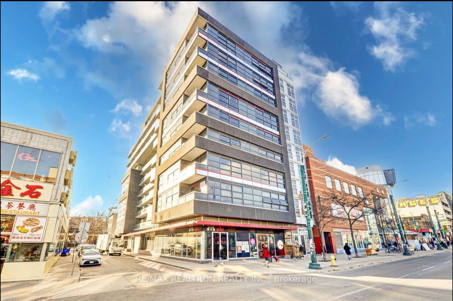 10 Willison Square 803, Toronto C01, ON M5T 0A8