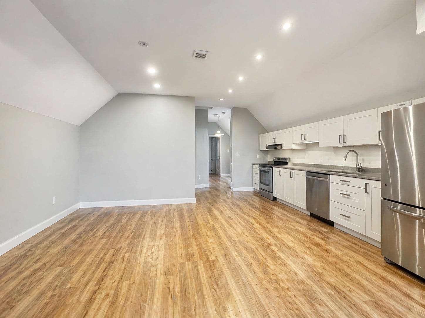 869 Beach Boulevard, Hamilton, ON L8H 6Z5