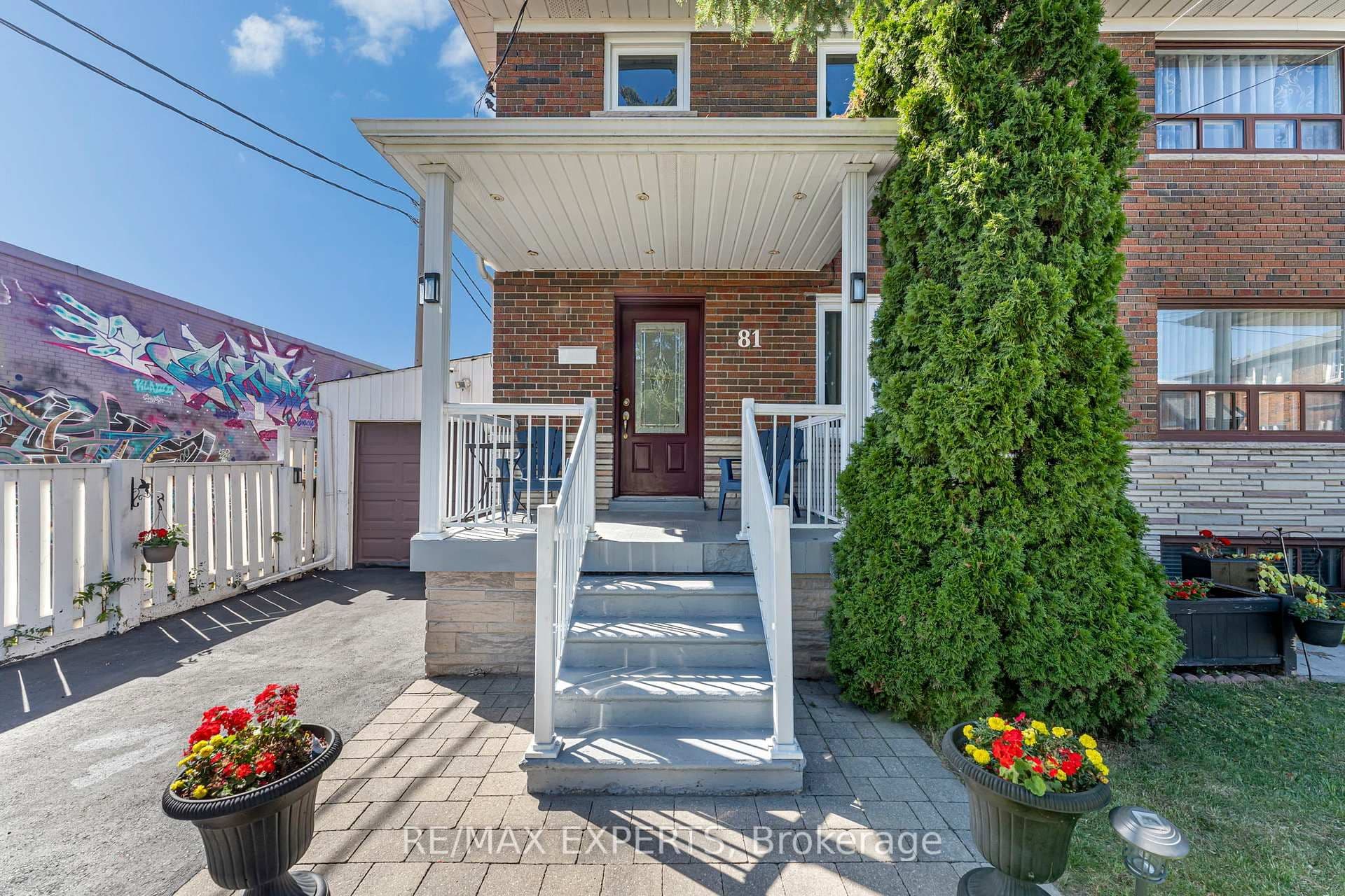 81 Hagar Avenue, Toronto W03, ON M6N 3V3