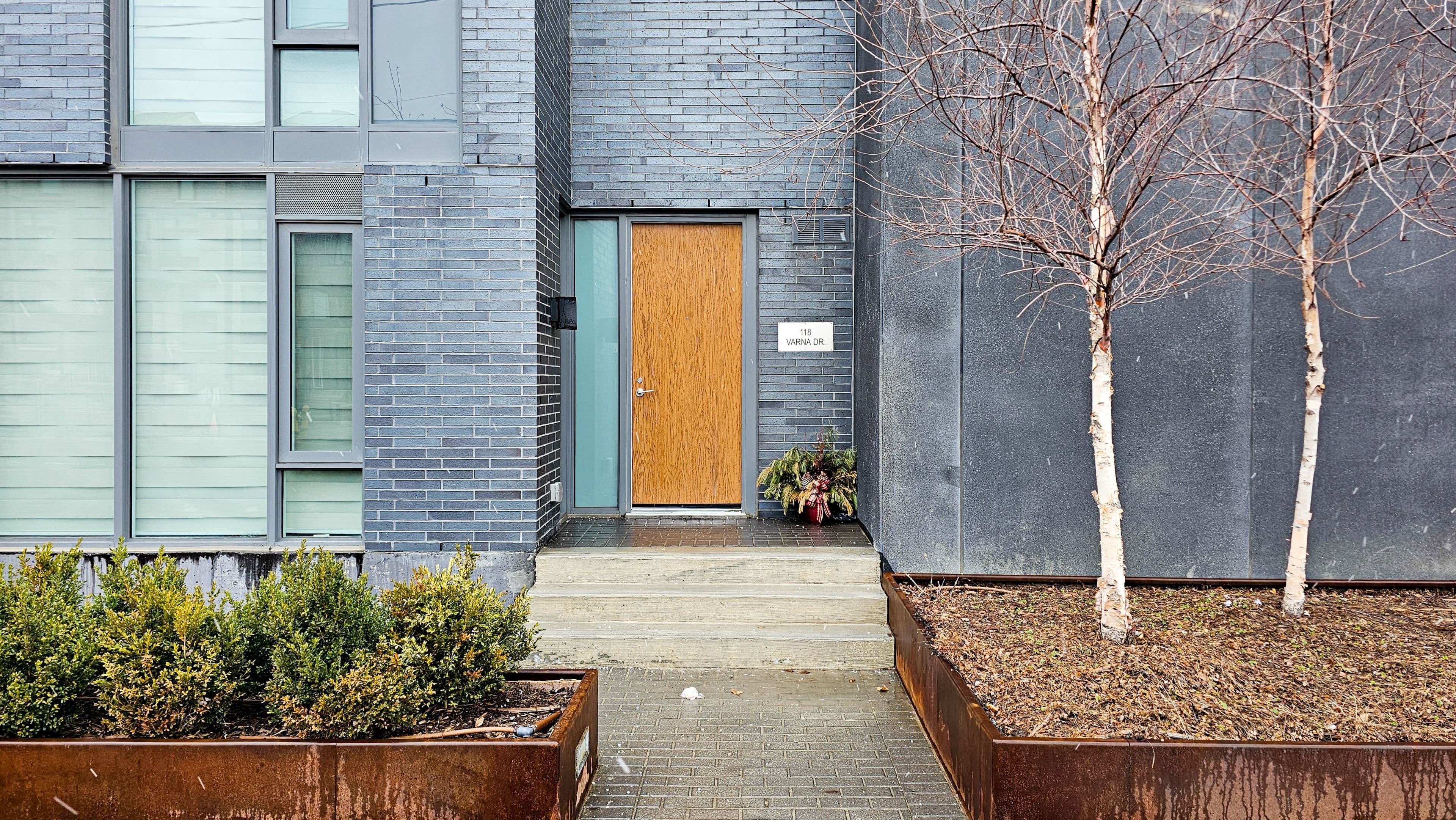 118 Varna Drive 101, Toronto C04, ON M6A 1N3