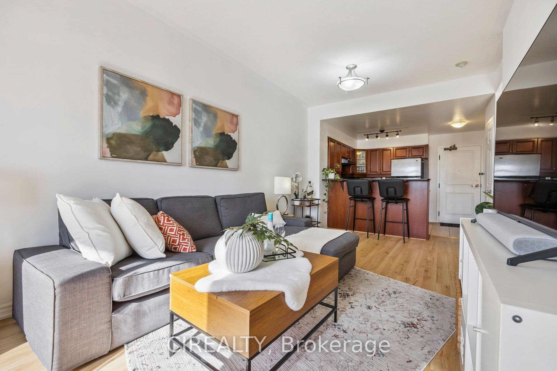 4200 Bathurst Street 413, Toronto C06, ON M3H 6C7