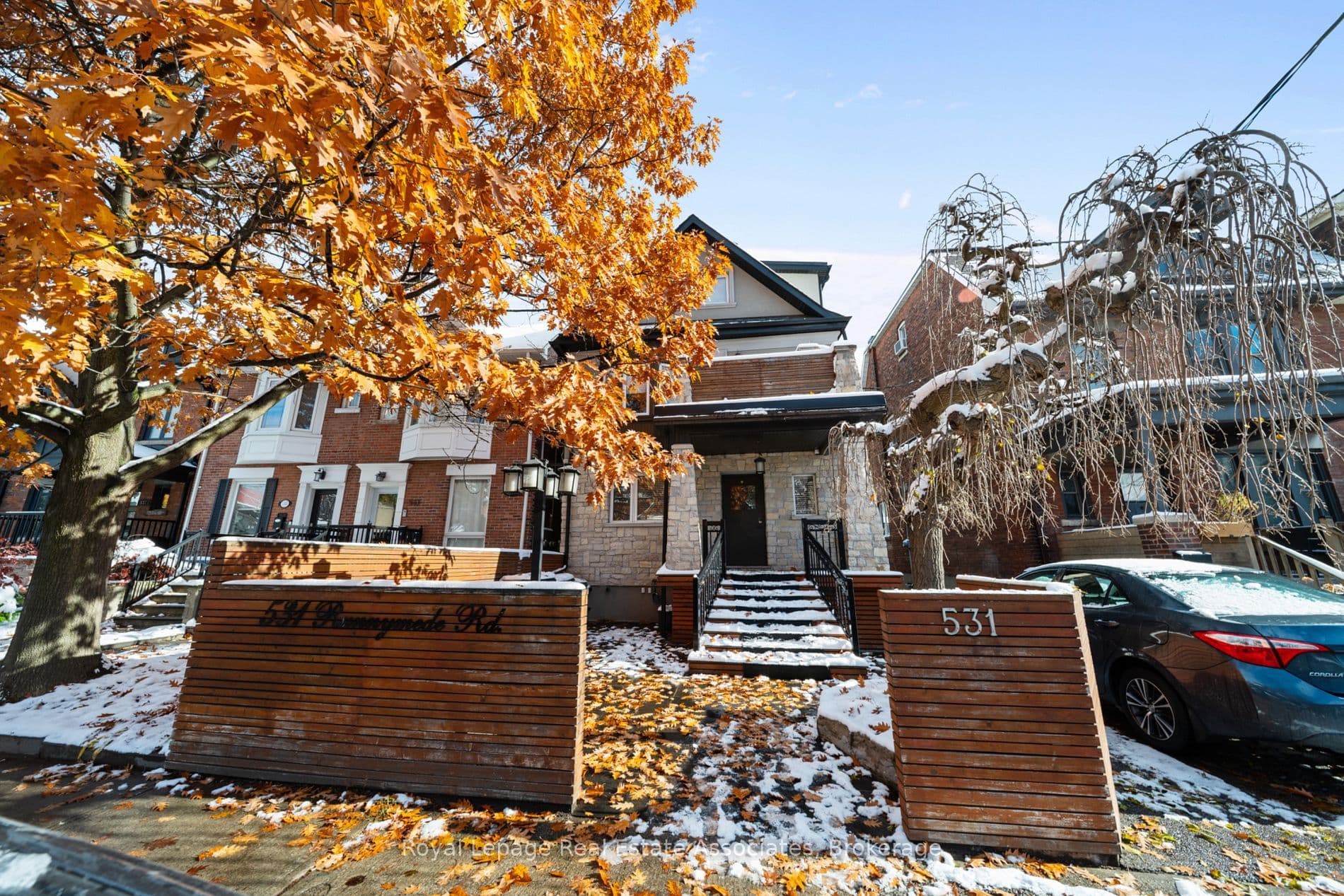 531 Runnymede Road 1, Toronto W02, ON M6S 2Z8