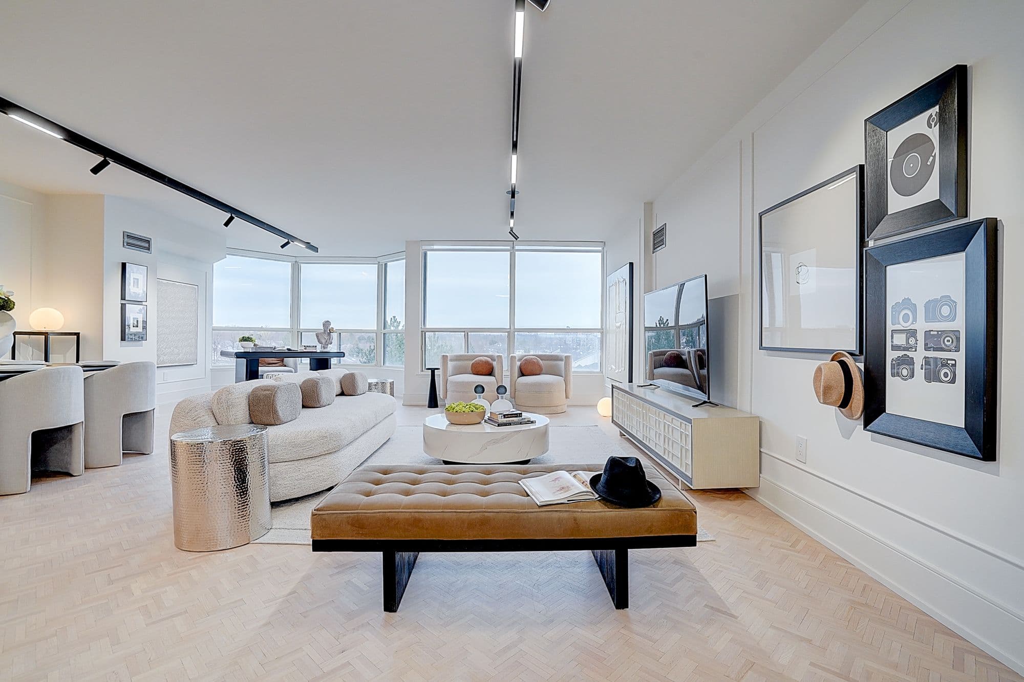 1 Clark Avenue W 608, Vaughan, ON L4J 7Y6