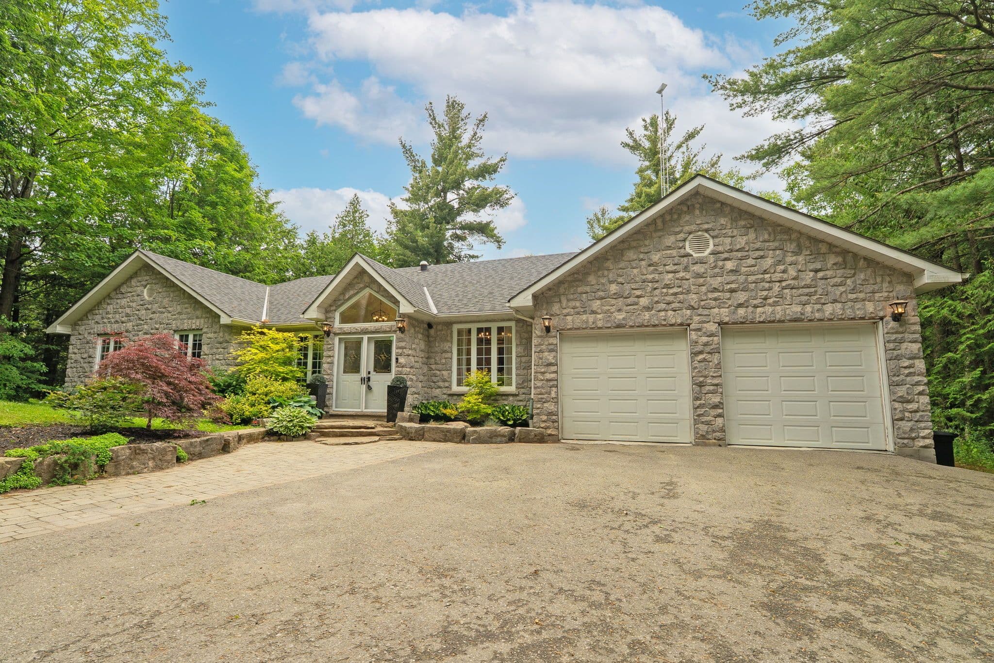 9015 Mosport Road, Clarington, ON L0B 1M0