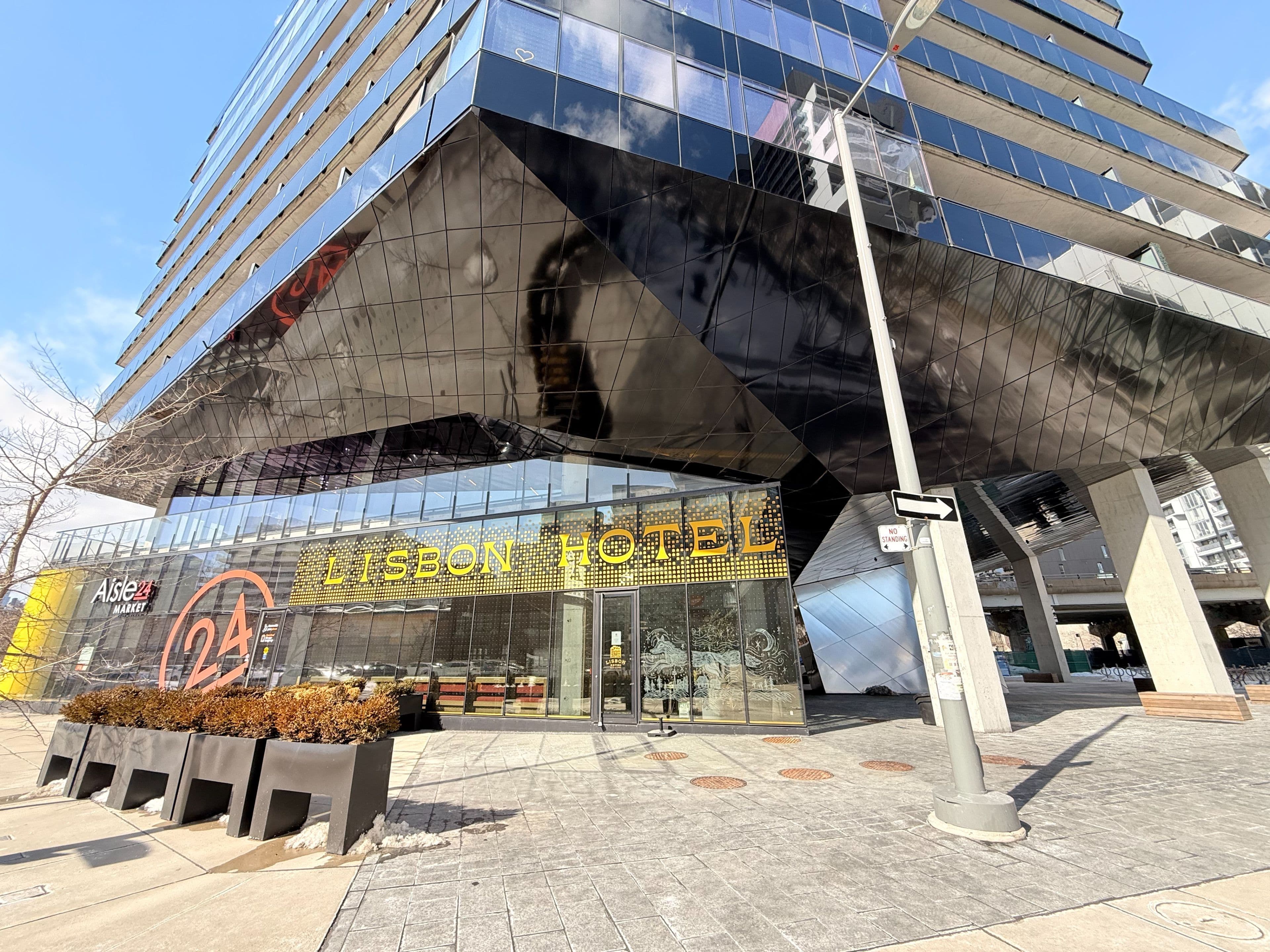 19 Lawren Harris Square, Toronto C08, ON M5A 1H7