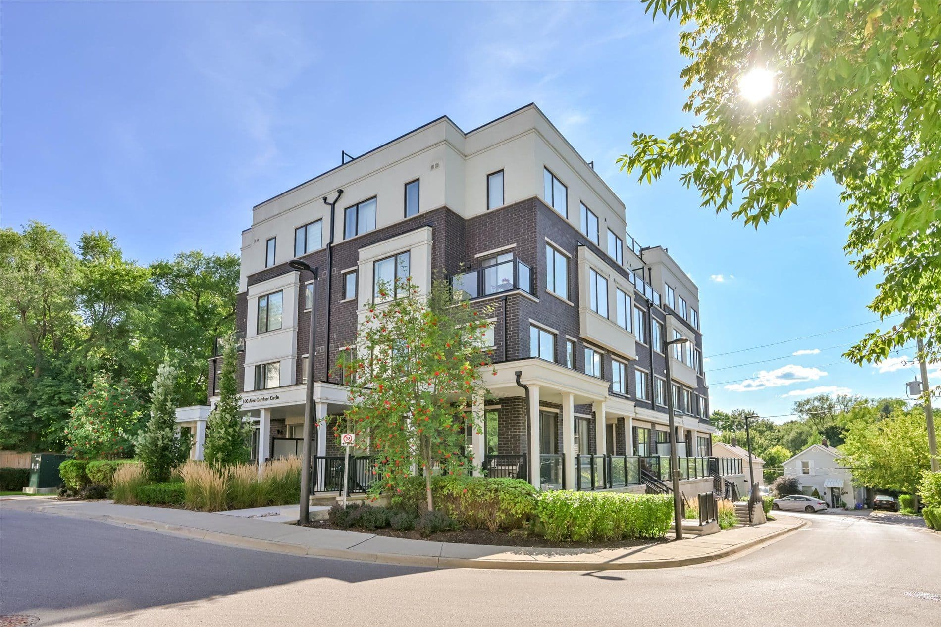 100 Alex Gardner Circle 2, Aurora, ON L4G 3G5