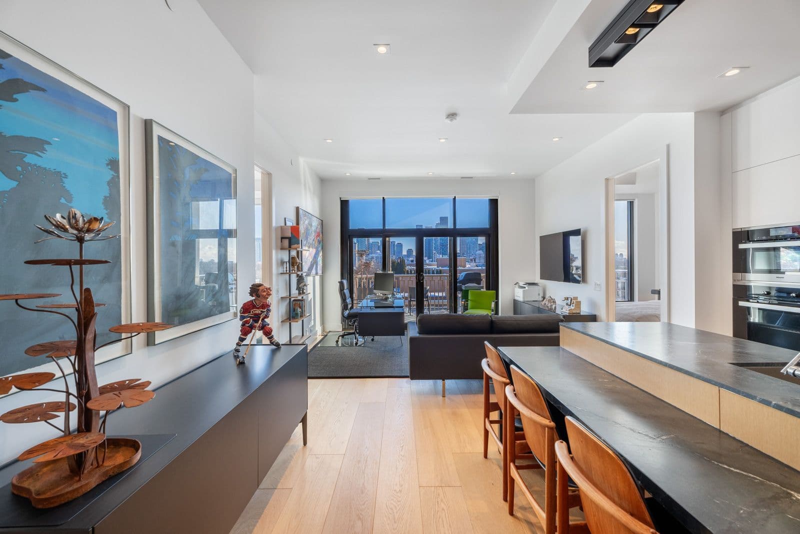 1 Strathgowan Avenue 710, Toronto C04, ON M4N 0B3