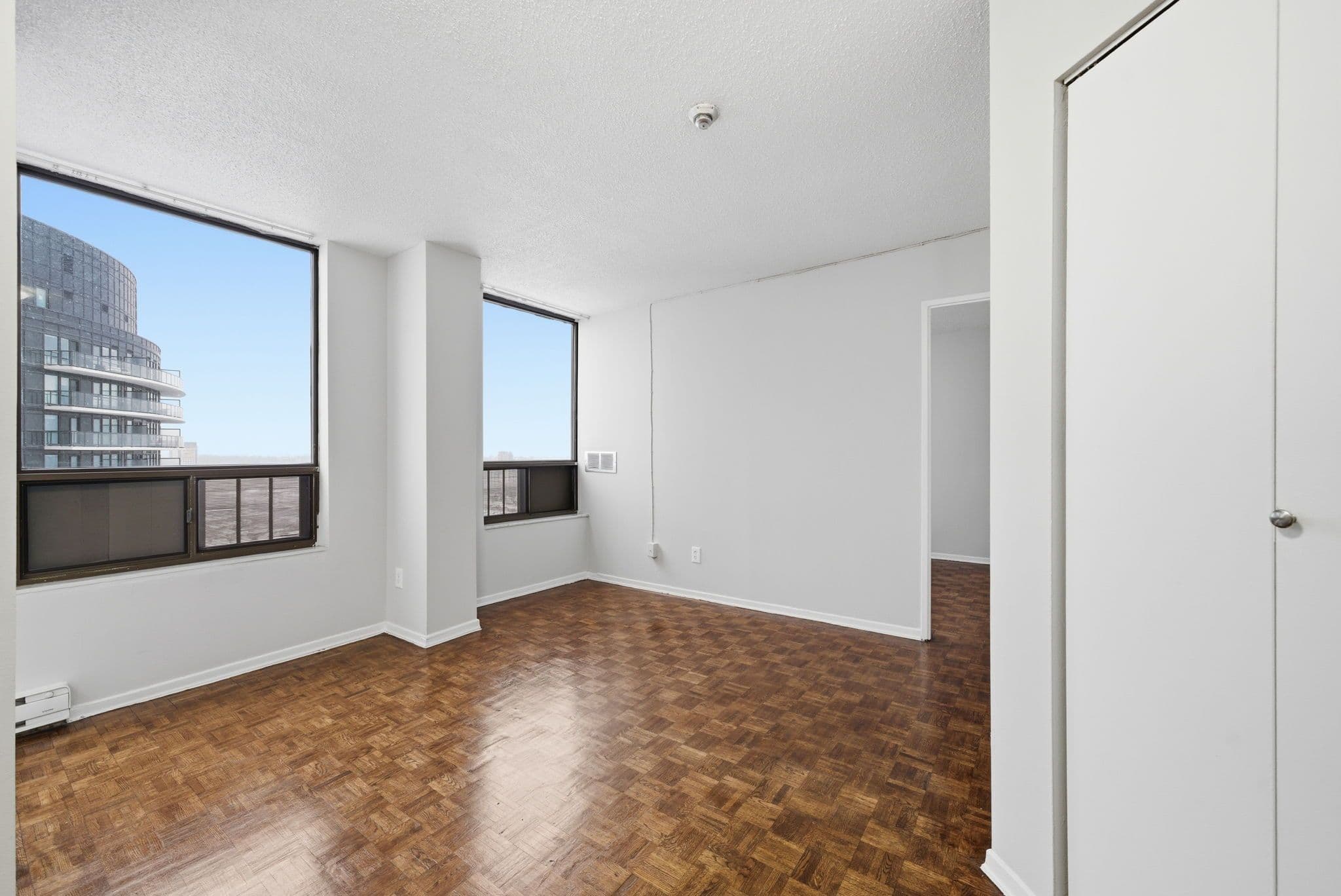 2360 Dundas Street 2719B, Toronto W02, ON M6P 4B2