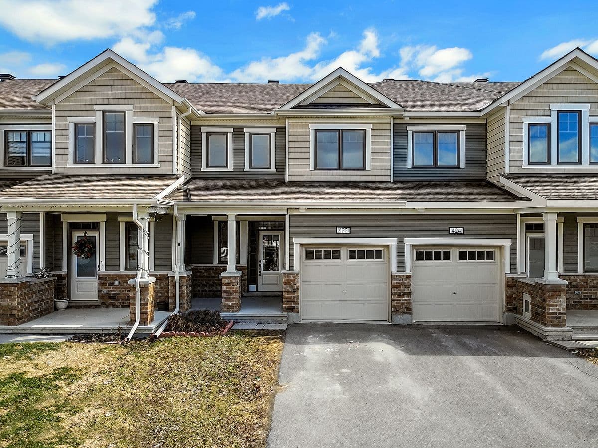 422 Cope Drive, Kanata, ON K2V 0P8