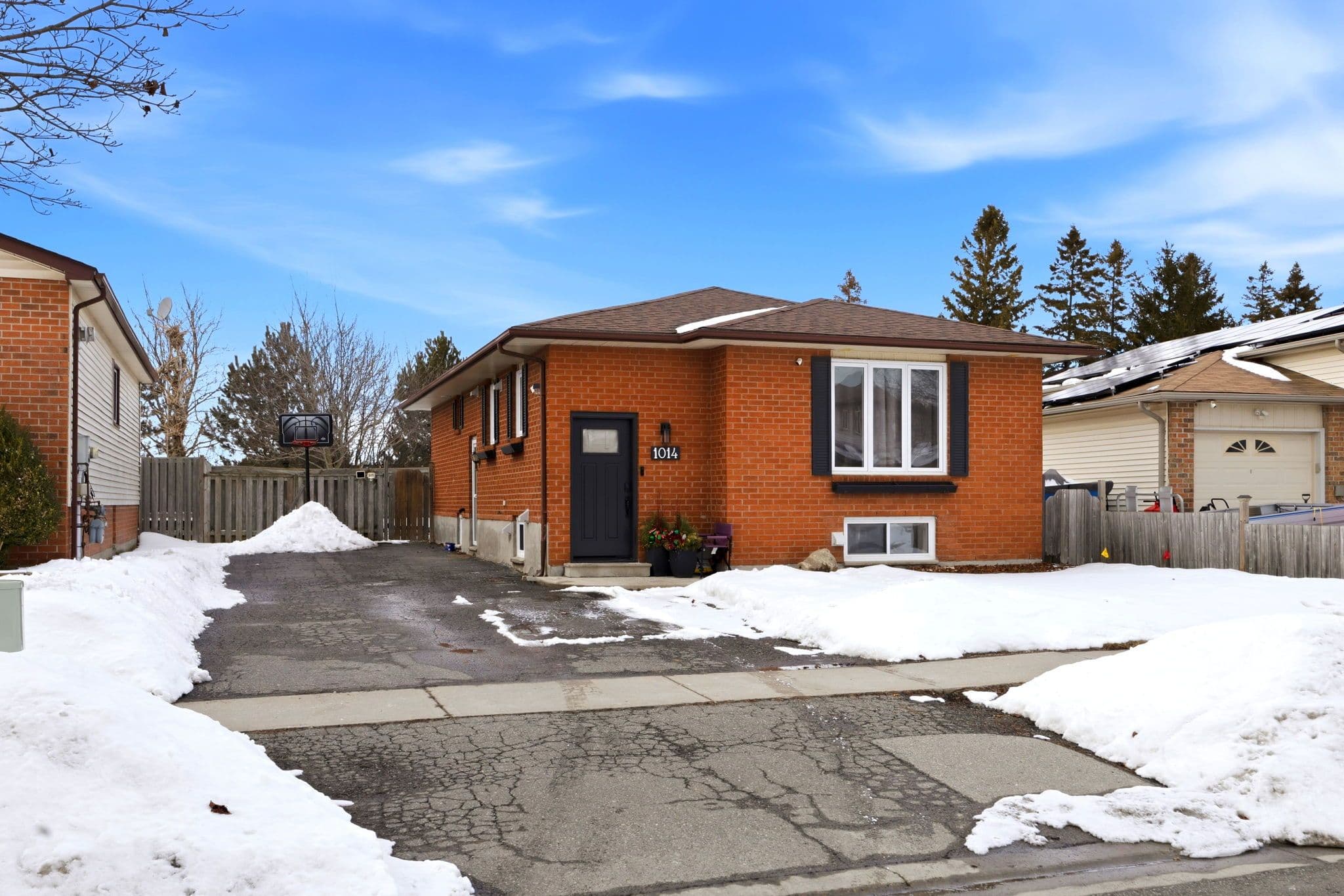 1014 Renaissance Drive Upper Level, Oshawa, ON L1J 8B1