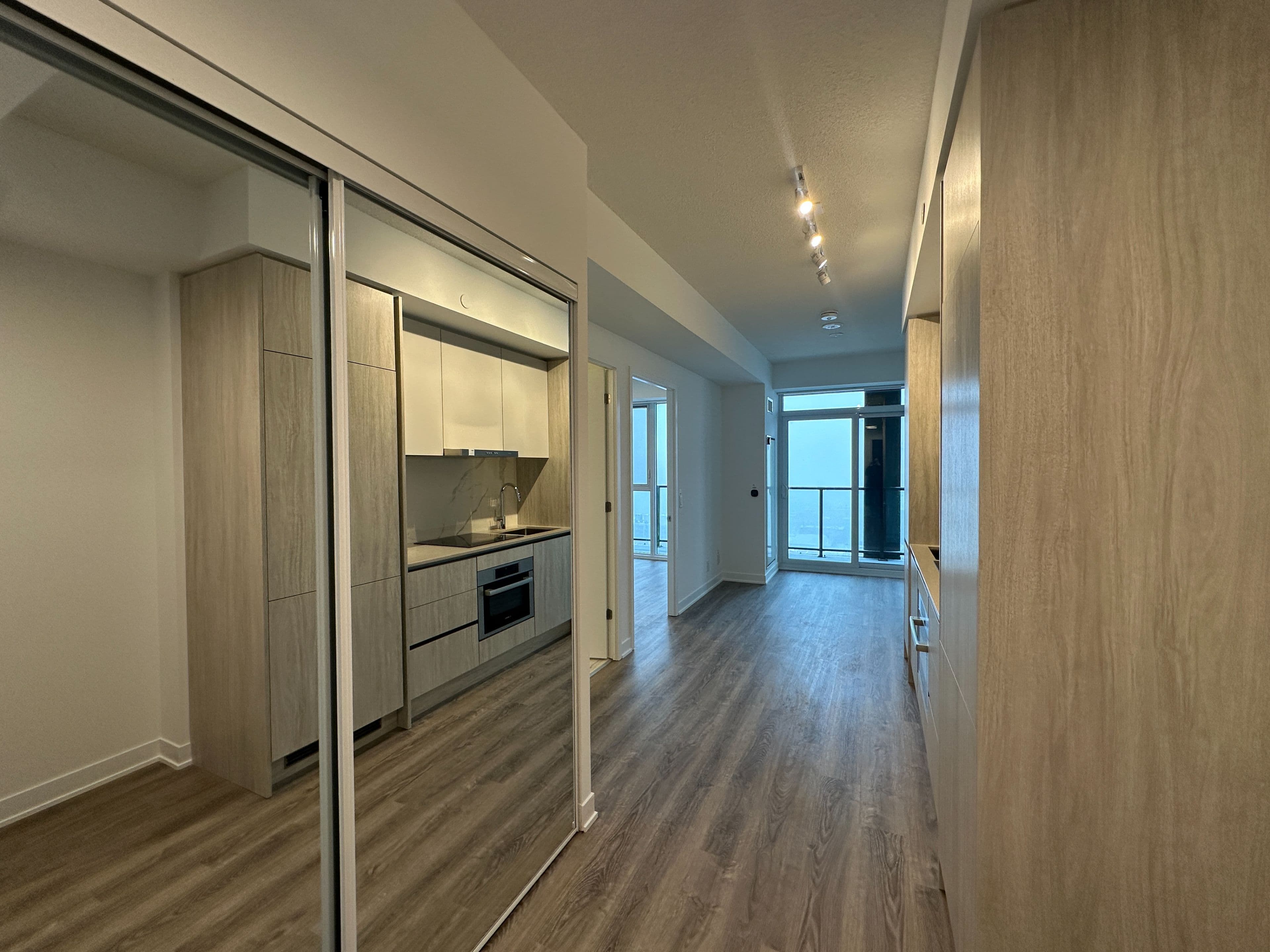 180 Front Street E 3215, Toronto C08, ON M5A 0A9