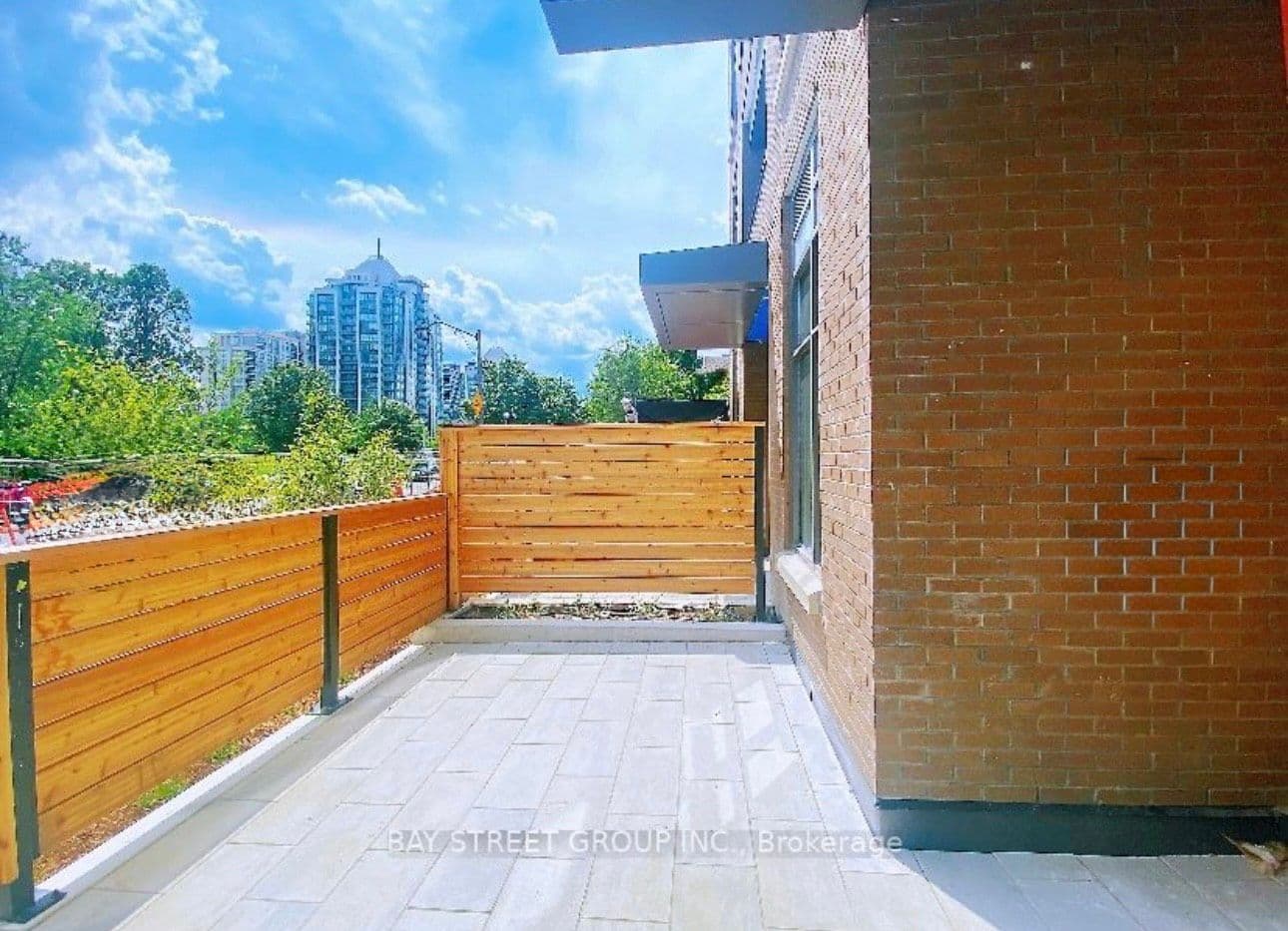 8 Beverley Glen Boulevard N D112, Vaughan, ON L4J 0L5