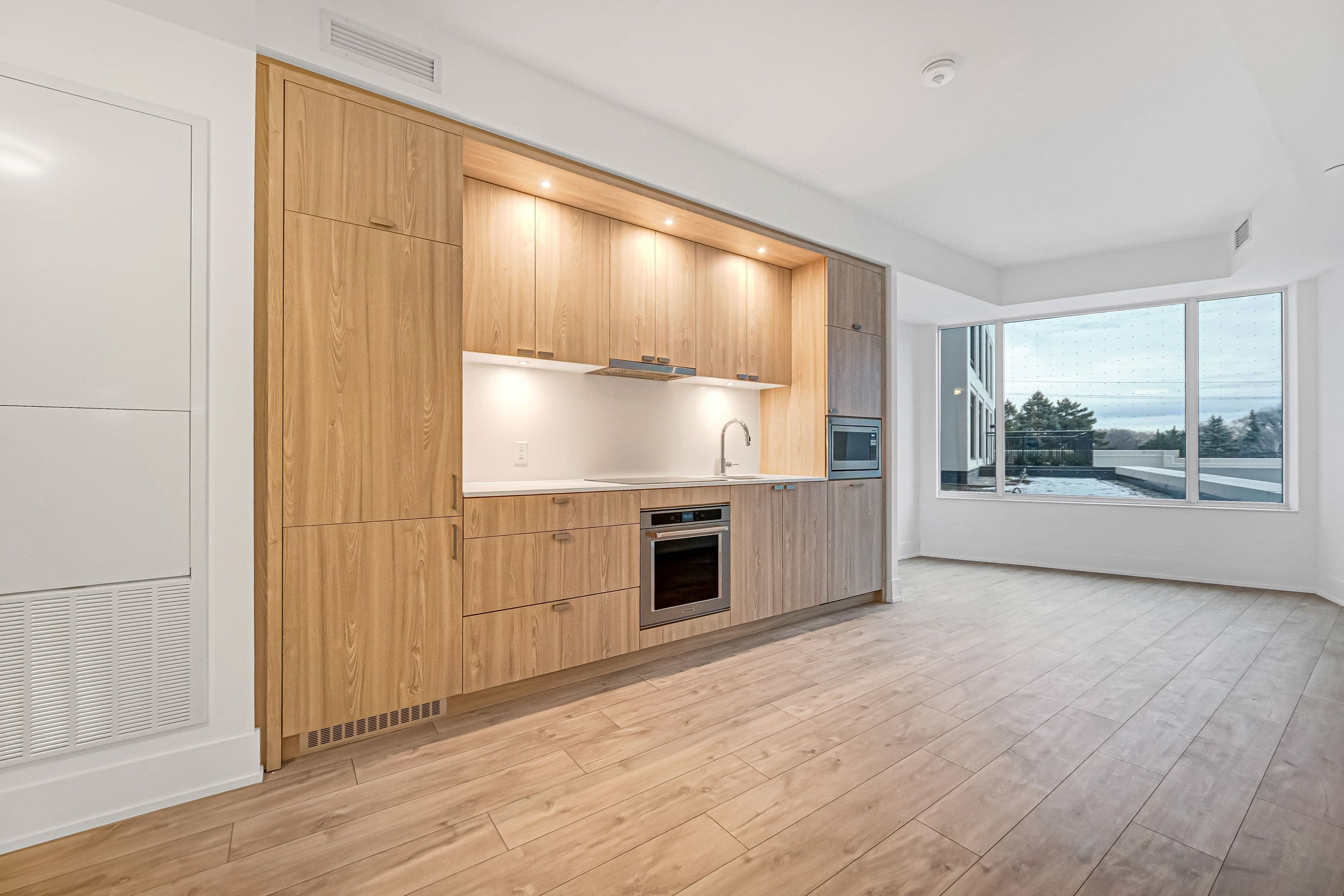 259 THE KINGSWAY N/A 225, Toronto W08, ON M9A 0G2