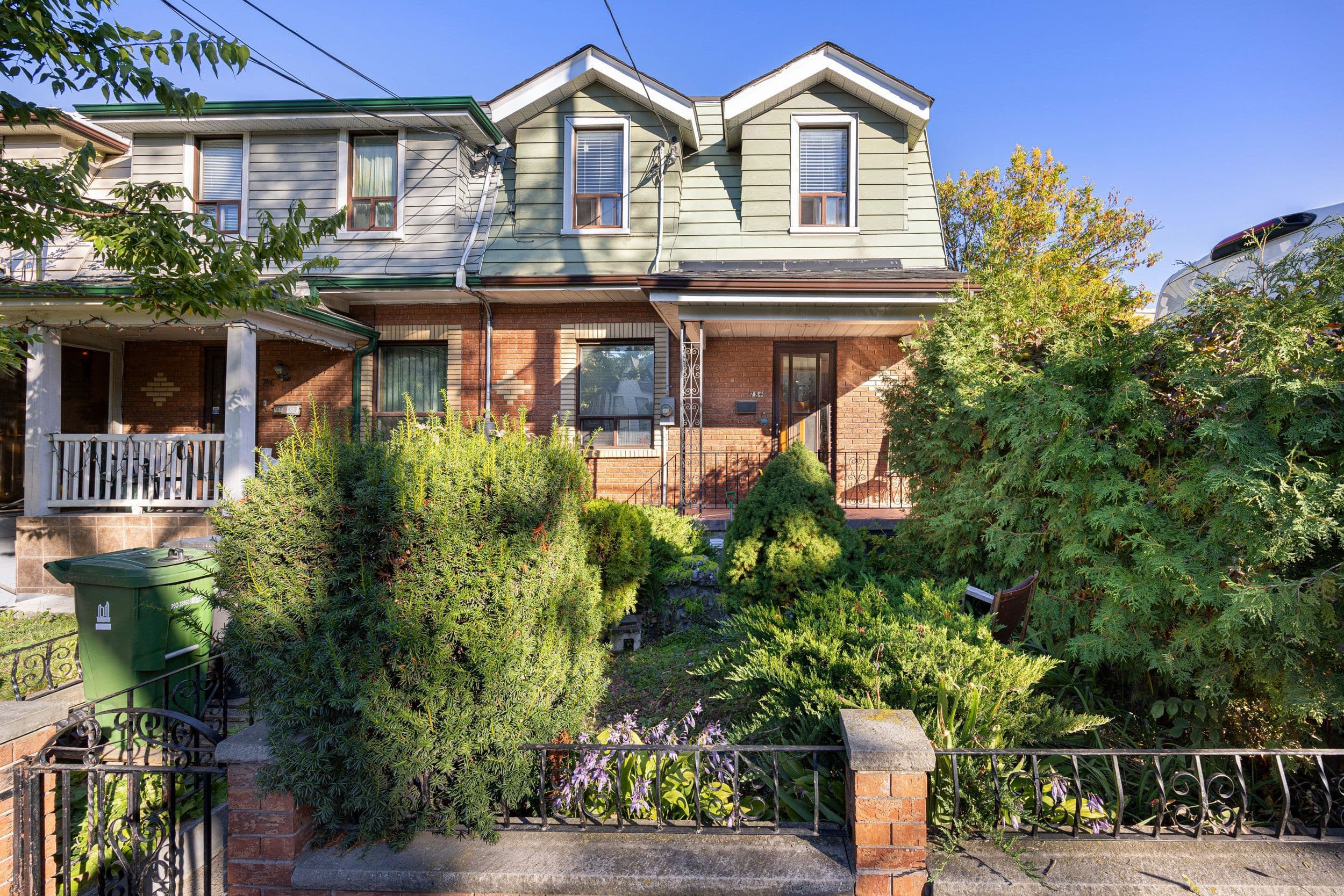 784 Adelaide Street W Main, Toronto C01, ON M6J 1B4