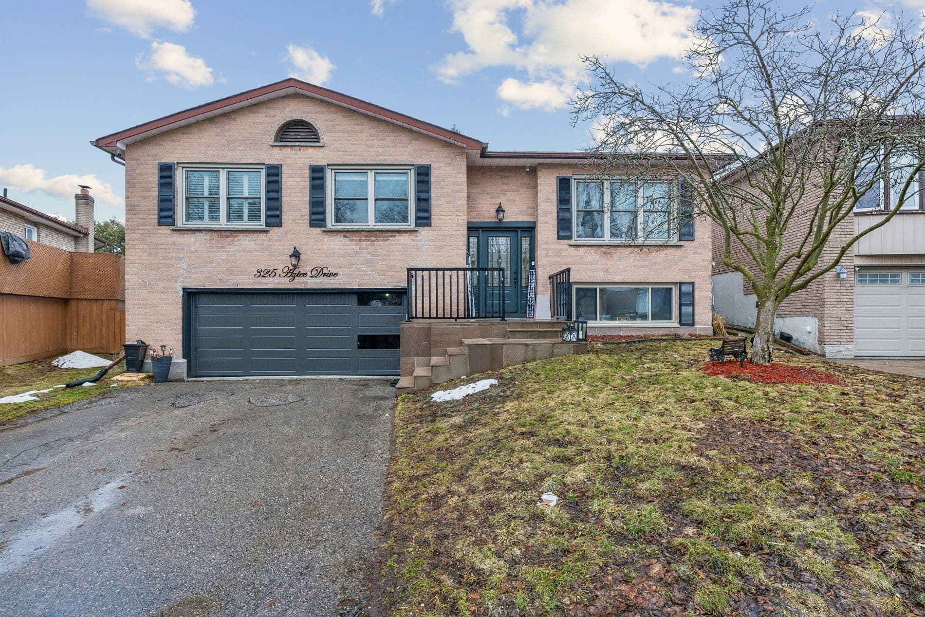 325 Aztec Drive, Oshawa, ON L1J 7T4