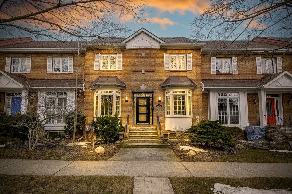 21 Chisholm Street, Oakville, ON L6K 3W2