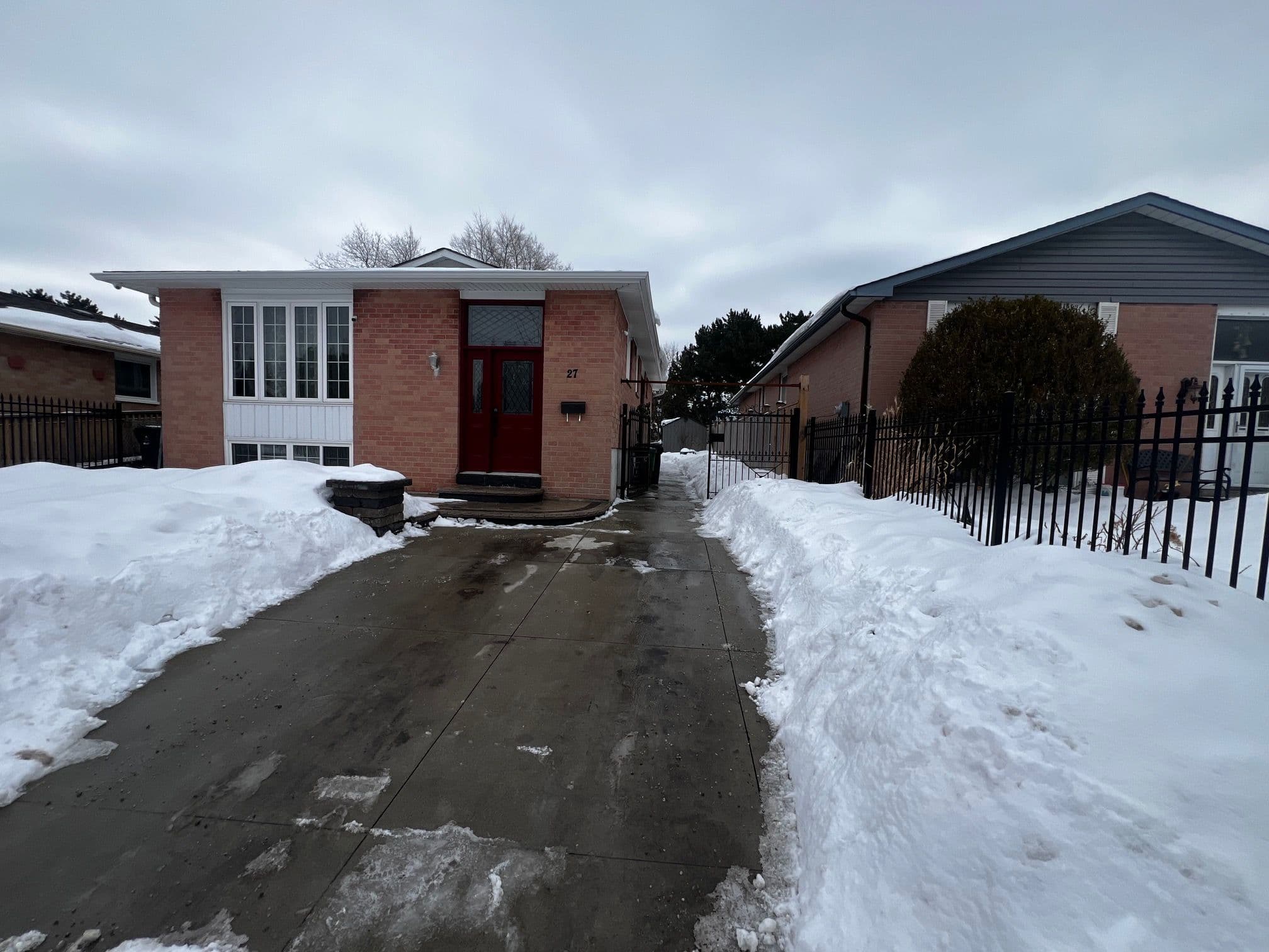 27 Winstanly Crescent Bsmt, Toronto E11, ON M1B 1N3