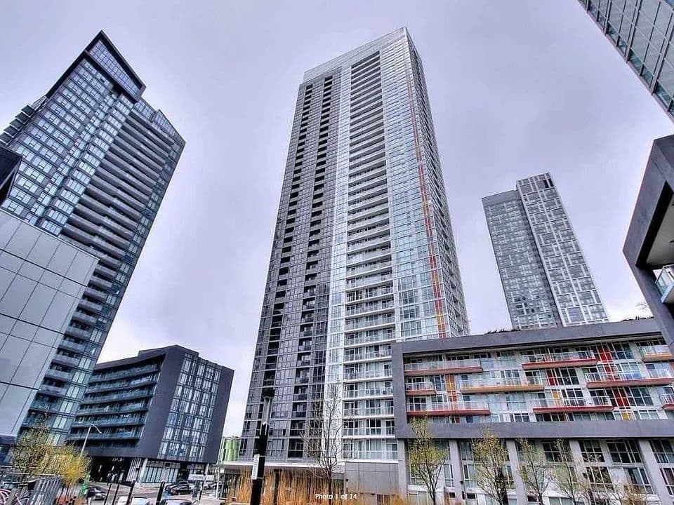 75 Queens Wharf Road 3810, Toronto C01, ON M5V 0J8
