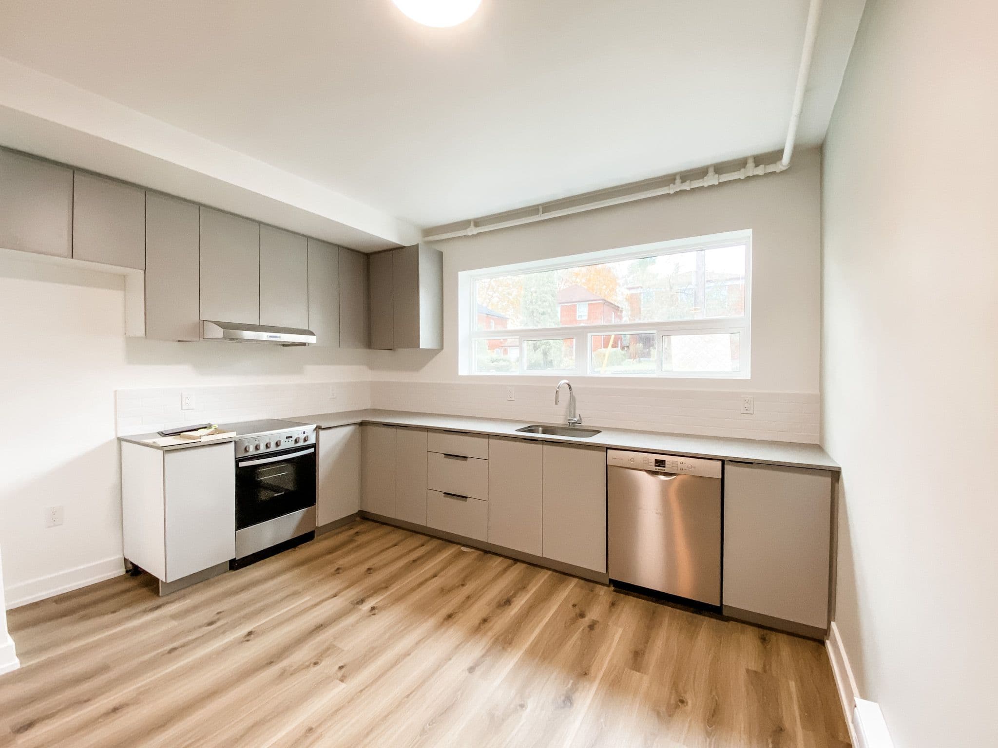 14 Wadsworth Boulevard 9, Toronto W04, ON M9N 2G2