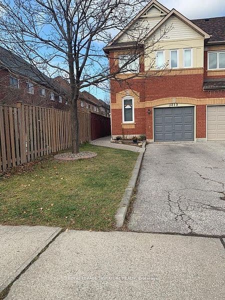 3819 Allcroft Road, Mississauga, ON L5N 7E1