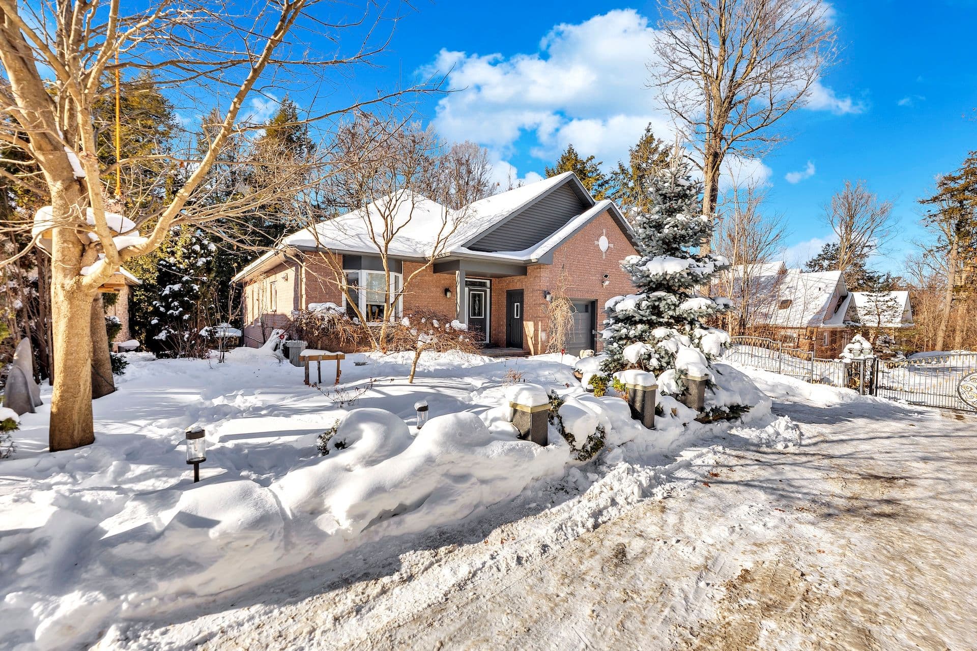 600 Henderson Drive, Aurora, ON L4G 5R1