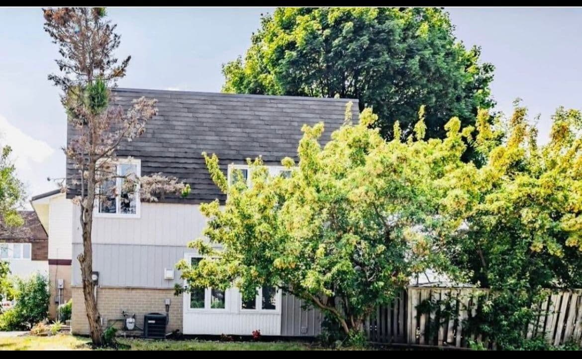 1 Greenarrow Court, Brampton, ON L6S 2K1