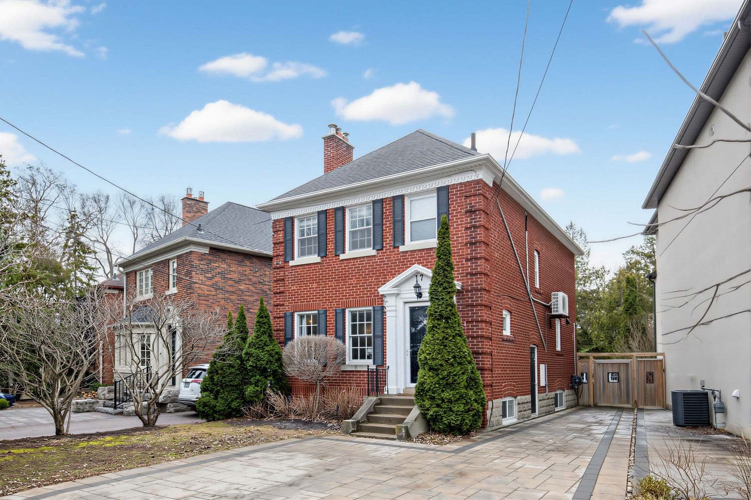 17 Otter Crescent, Toronto C04, ON M5N 2W3